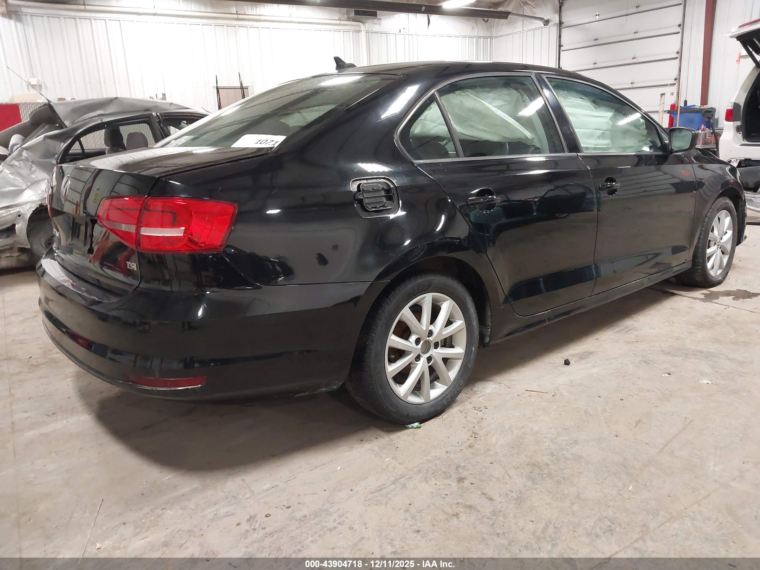VOLKSWAGEN JETTA image 4