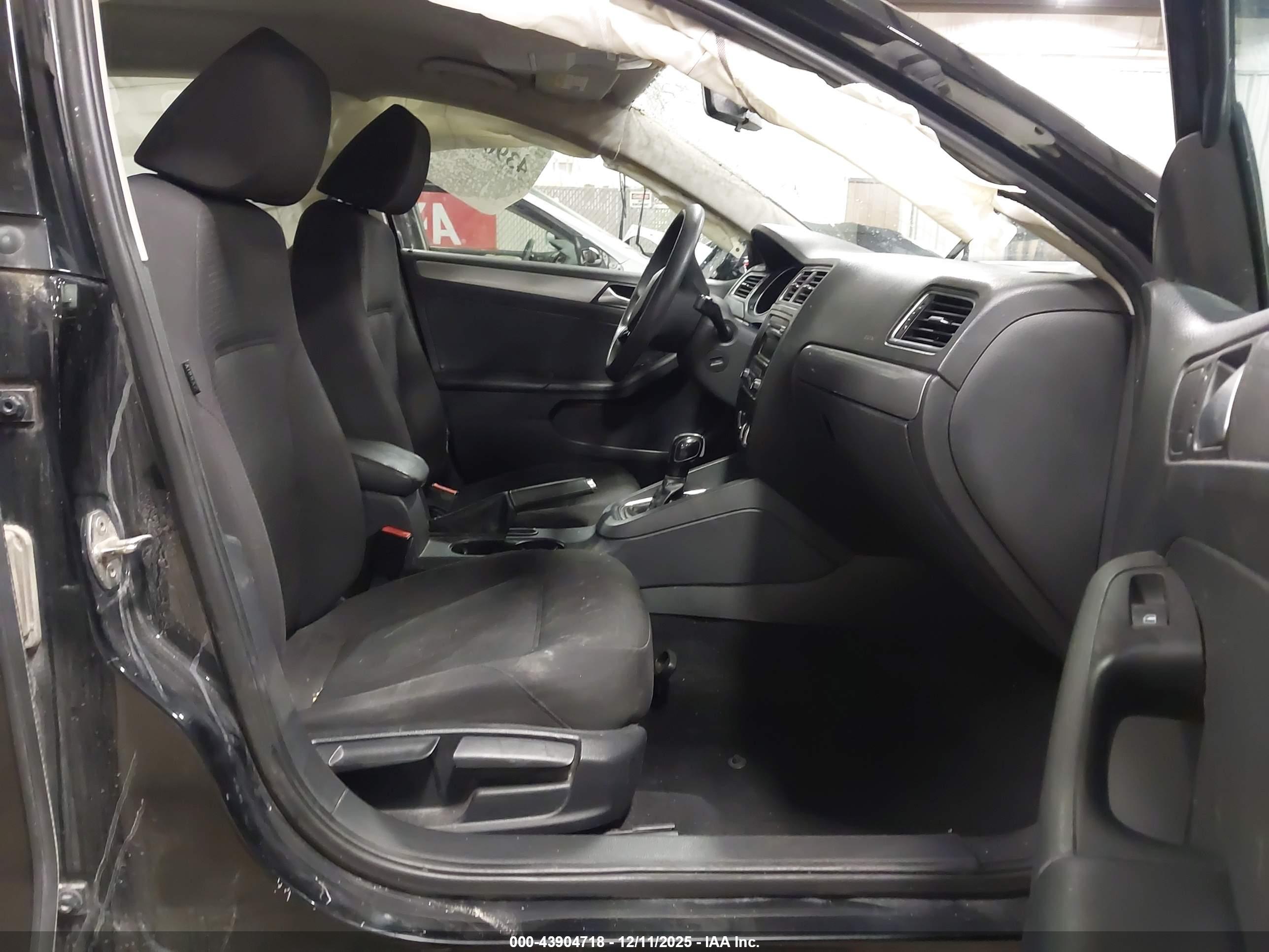 VOLKSWAGEN JETTA image 5