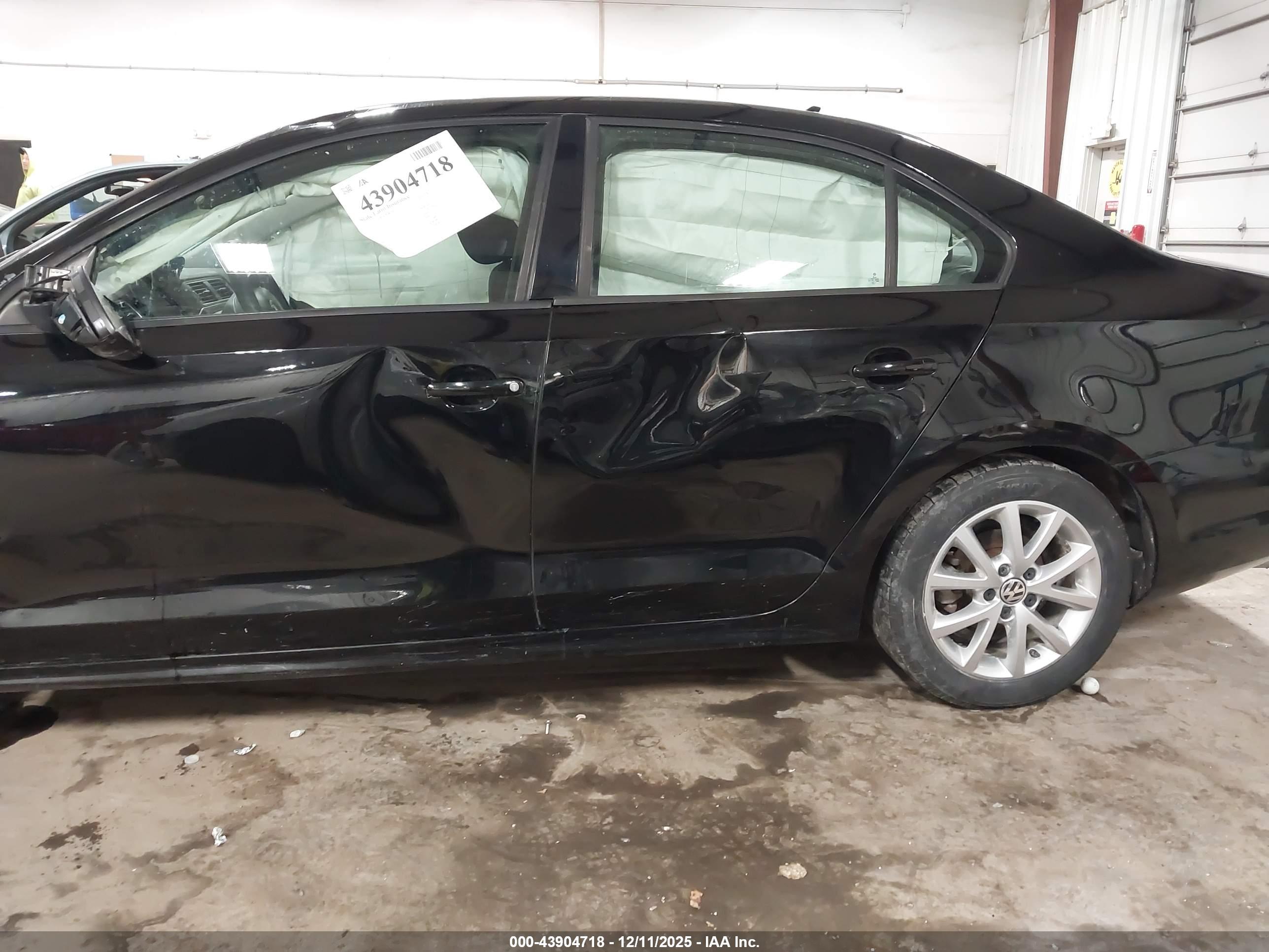 VOLKSWAGEN JETTA image 6