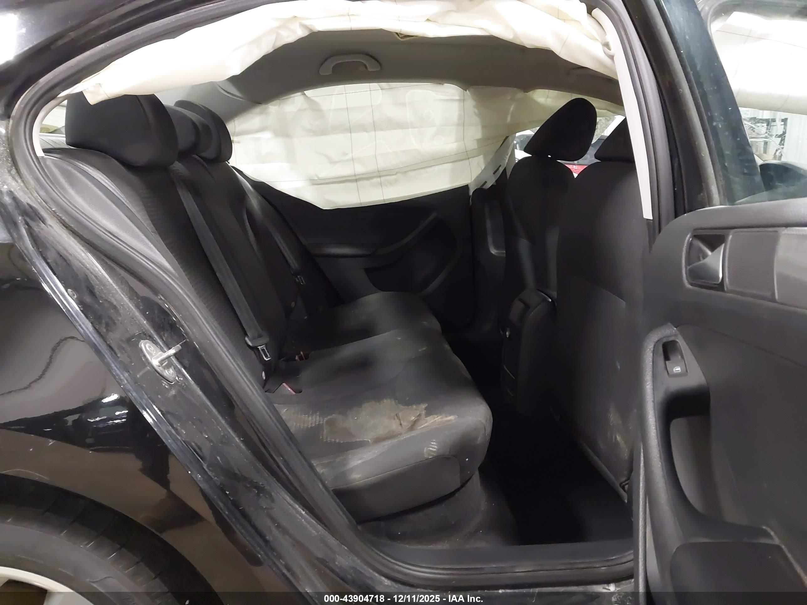 VOLKSWAGEN JETTA image 8