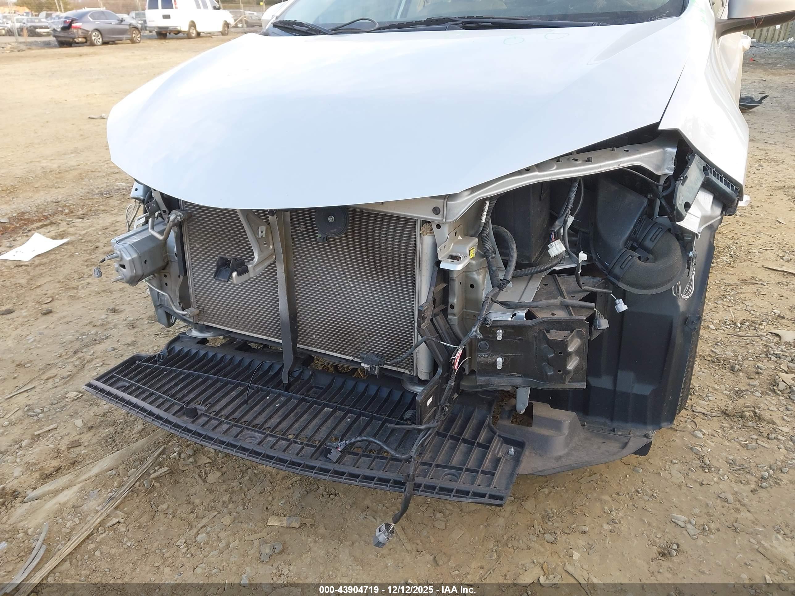 TOYOTA COROLLA image 6