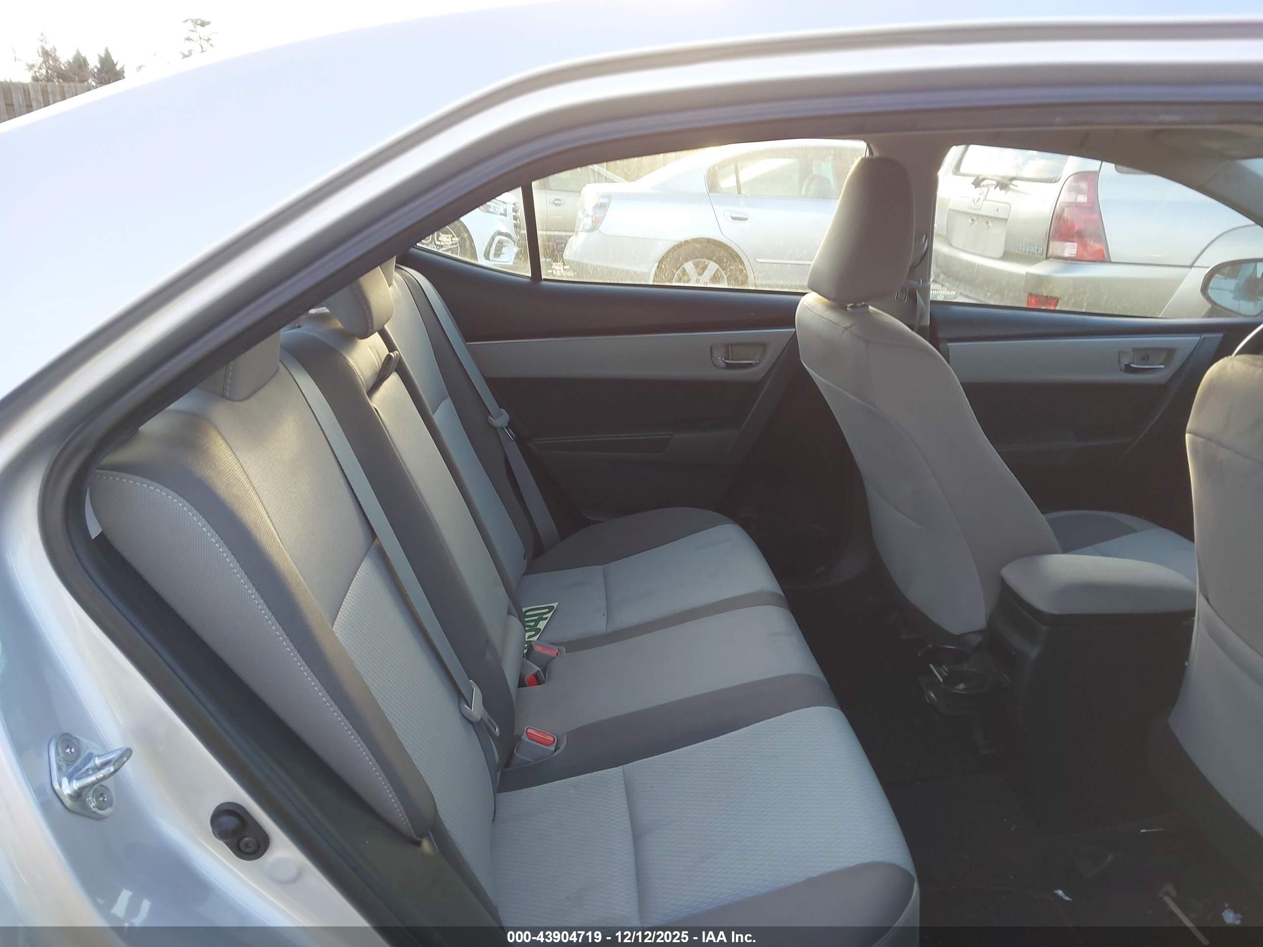 TOYOTA COROLLA image 8