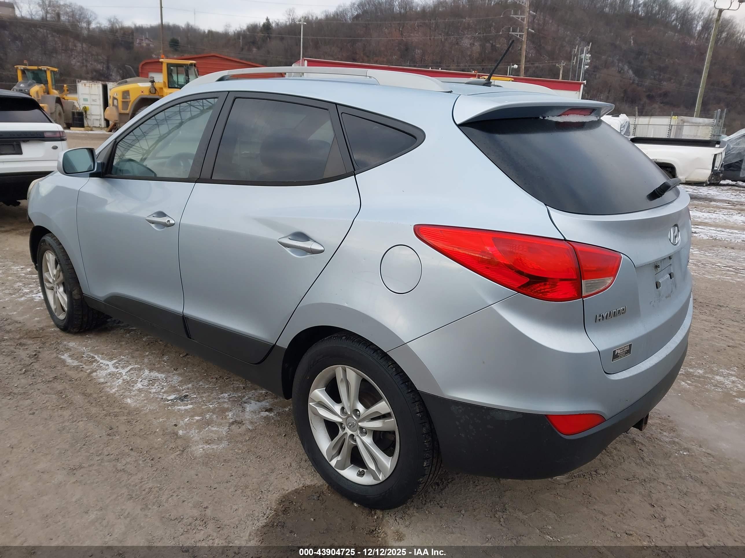 HYUNDAI TUCSON image 3
