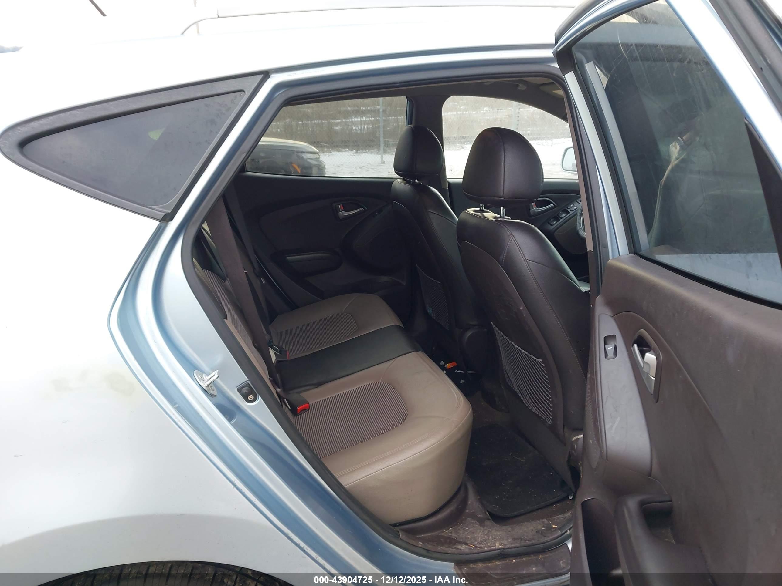 HYUNDAI TUCSON image 8