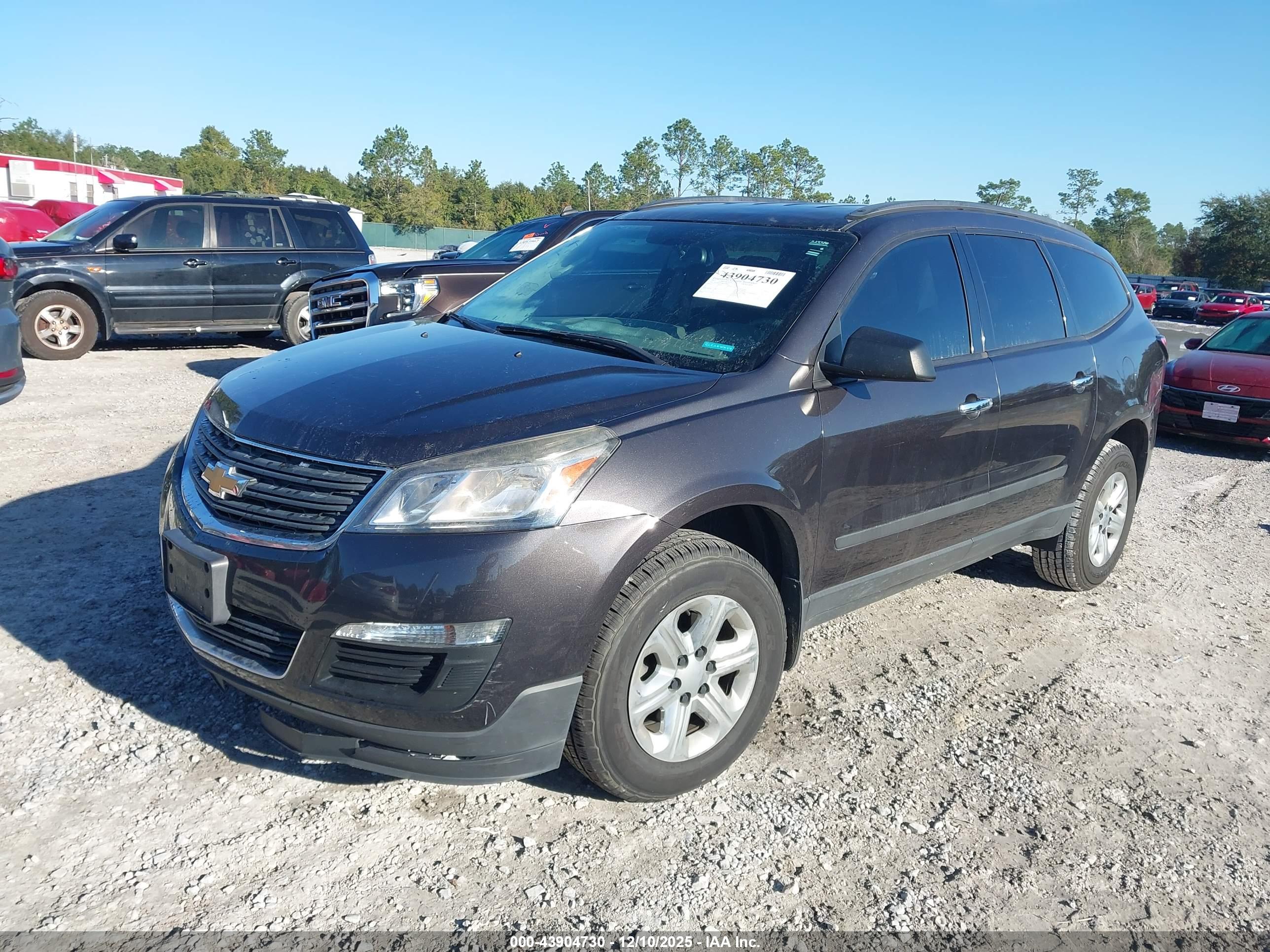 CHEVROLET TRAVERSE image 2