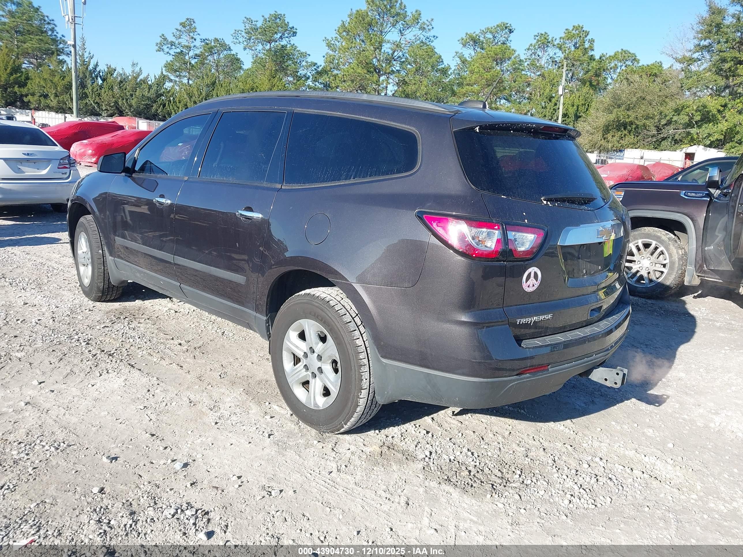 CHEVROLET TRAVERSE image 3
