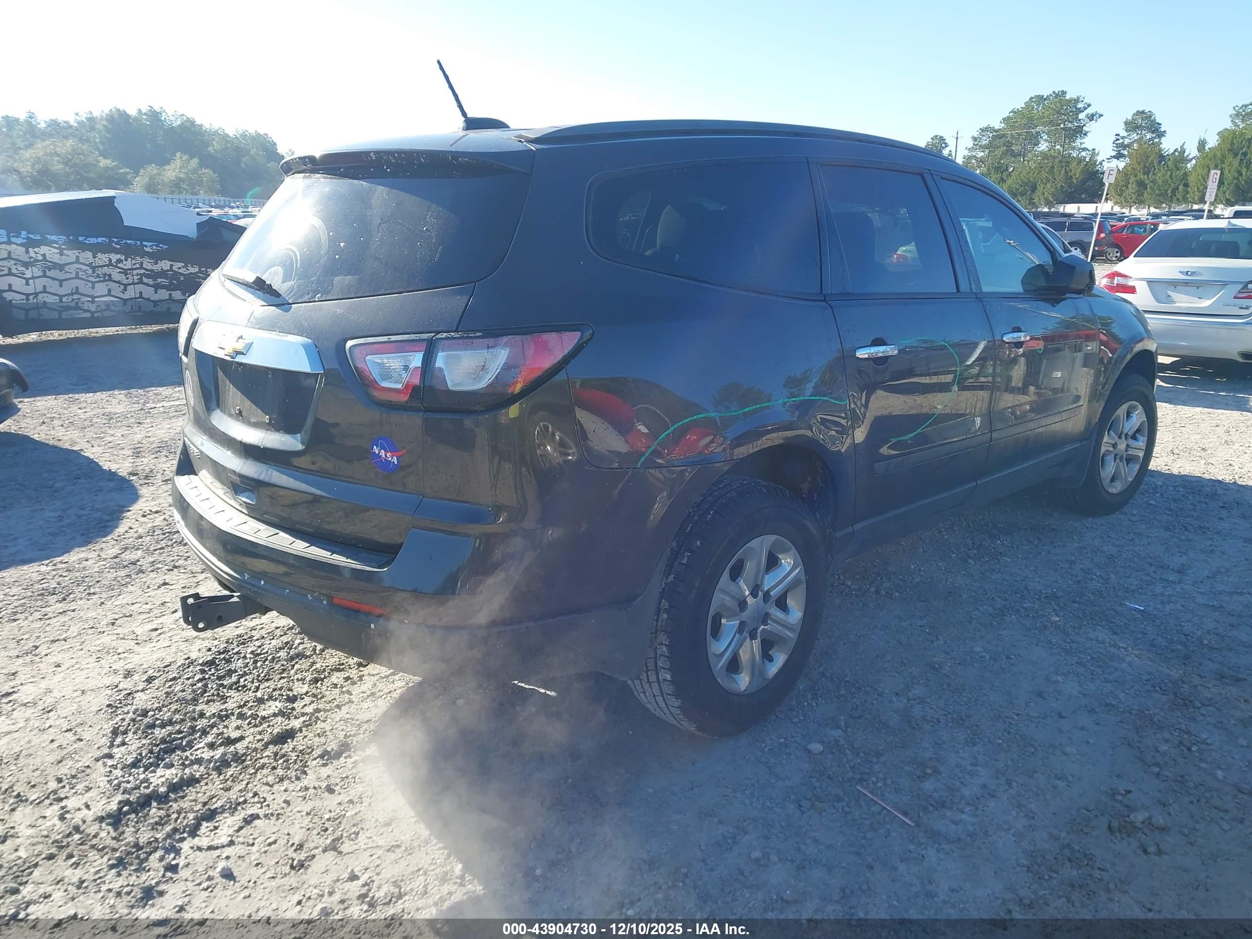 CHEVROLET TRAVERSE image 4