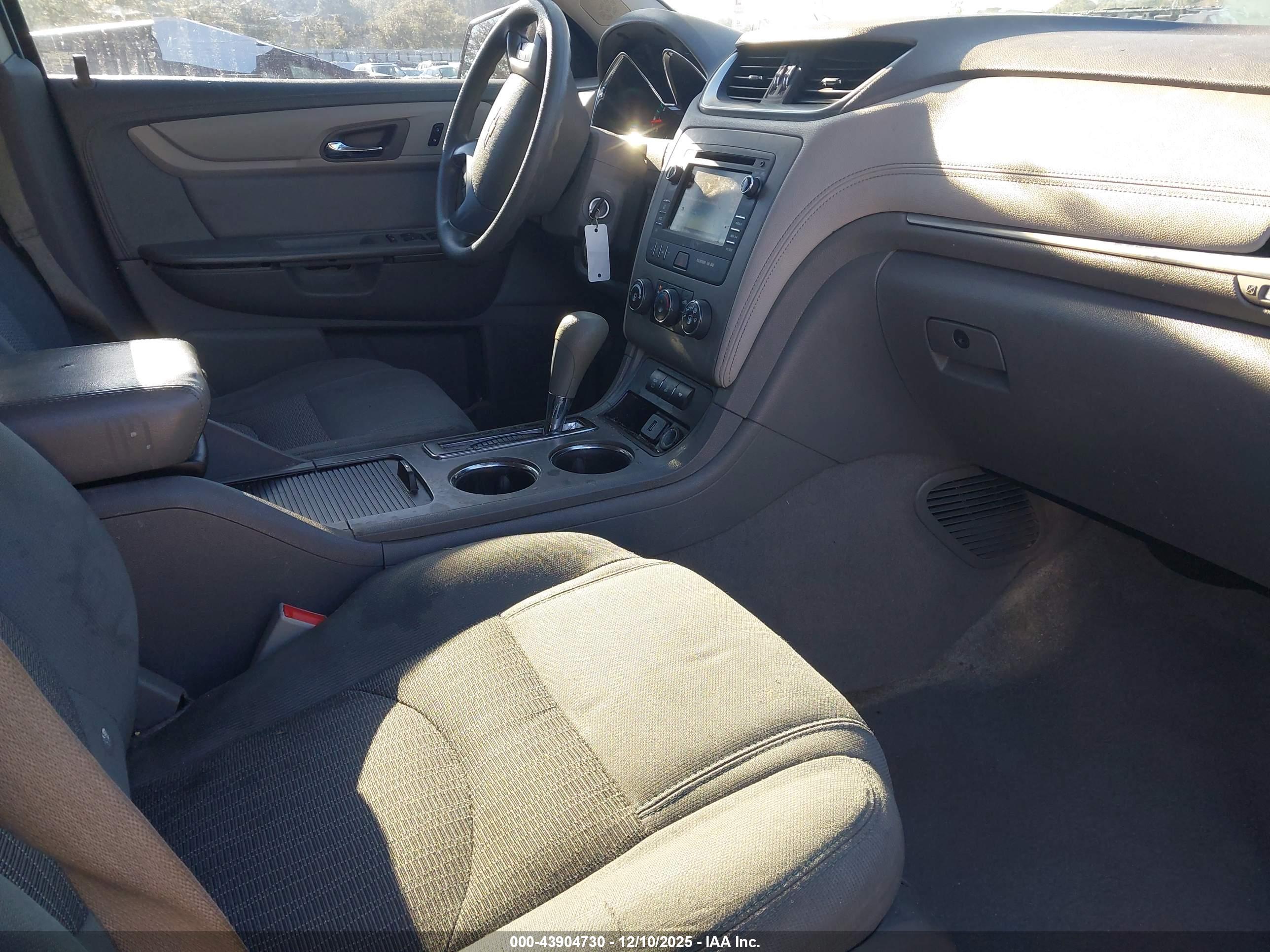CHEVROLET TRAVERSE image 5