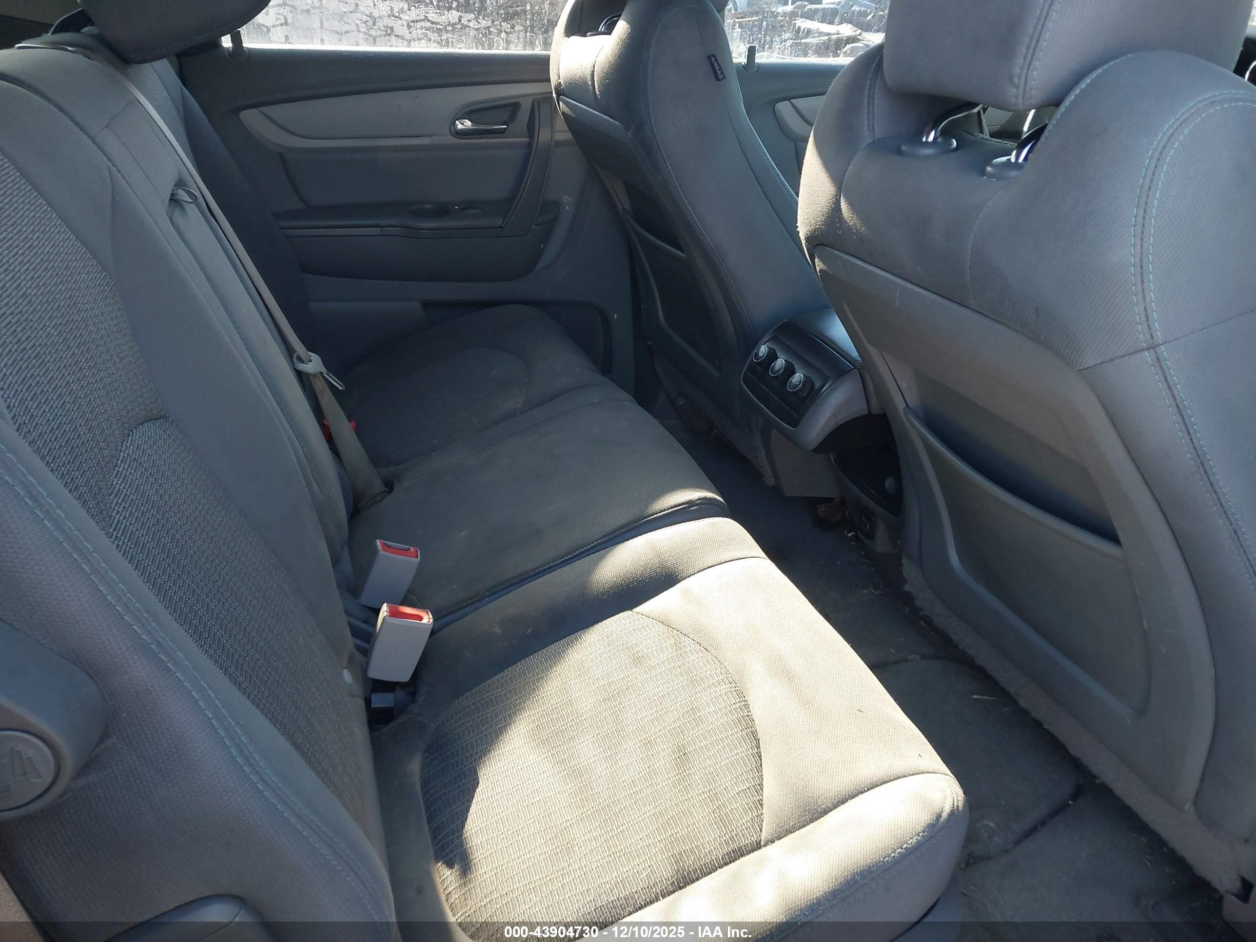 CHEVROLET TRAVERSE image 8