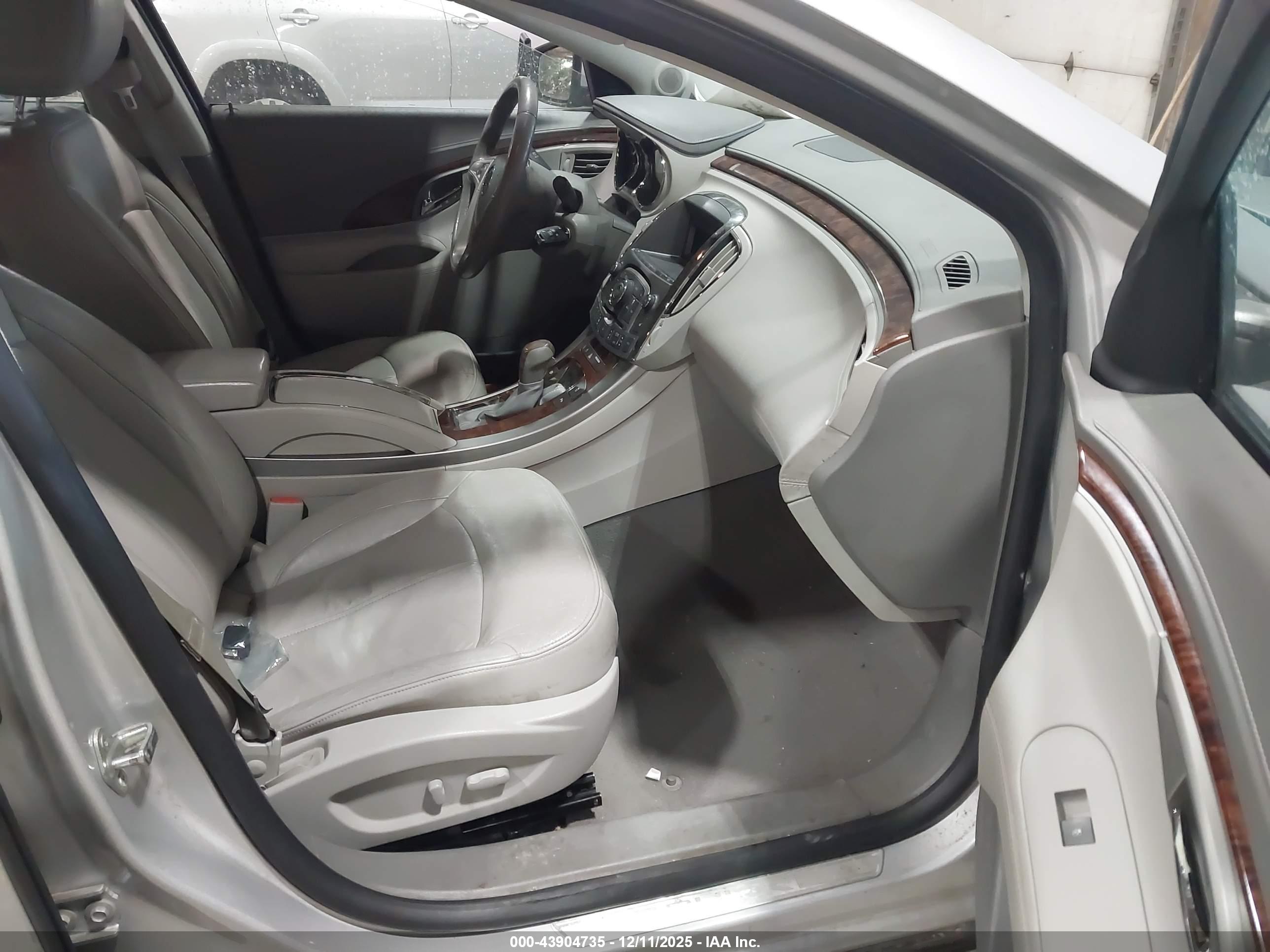 BUICK LACROSSE image 5