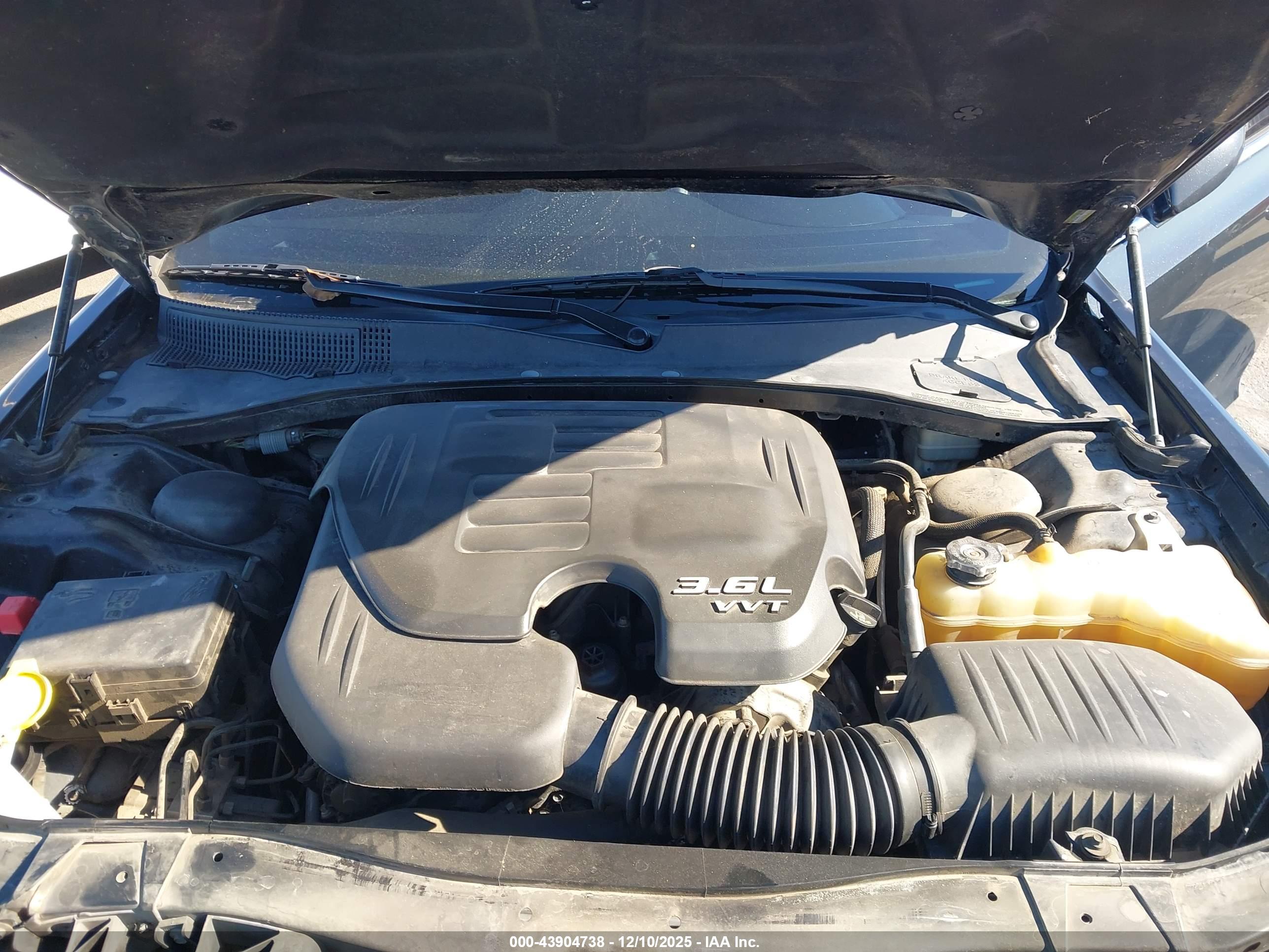 CHRYSLER 300 image 10