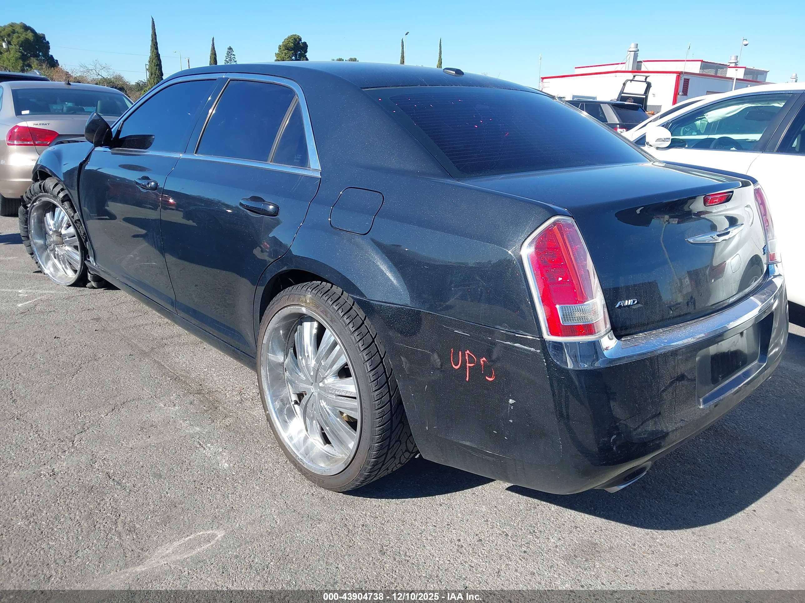 CHRYSLER 300 image 3