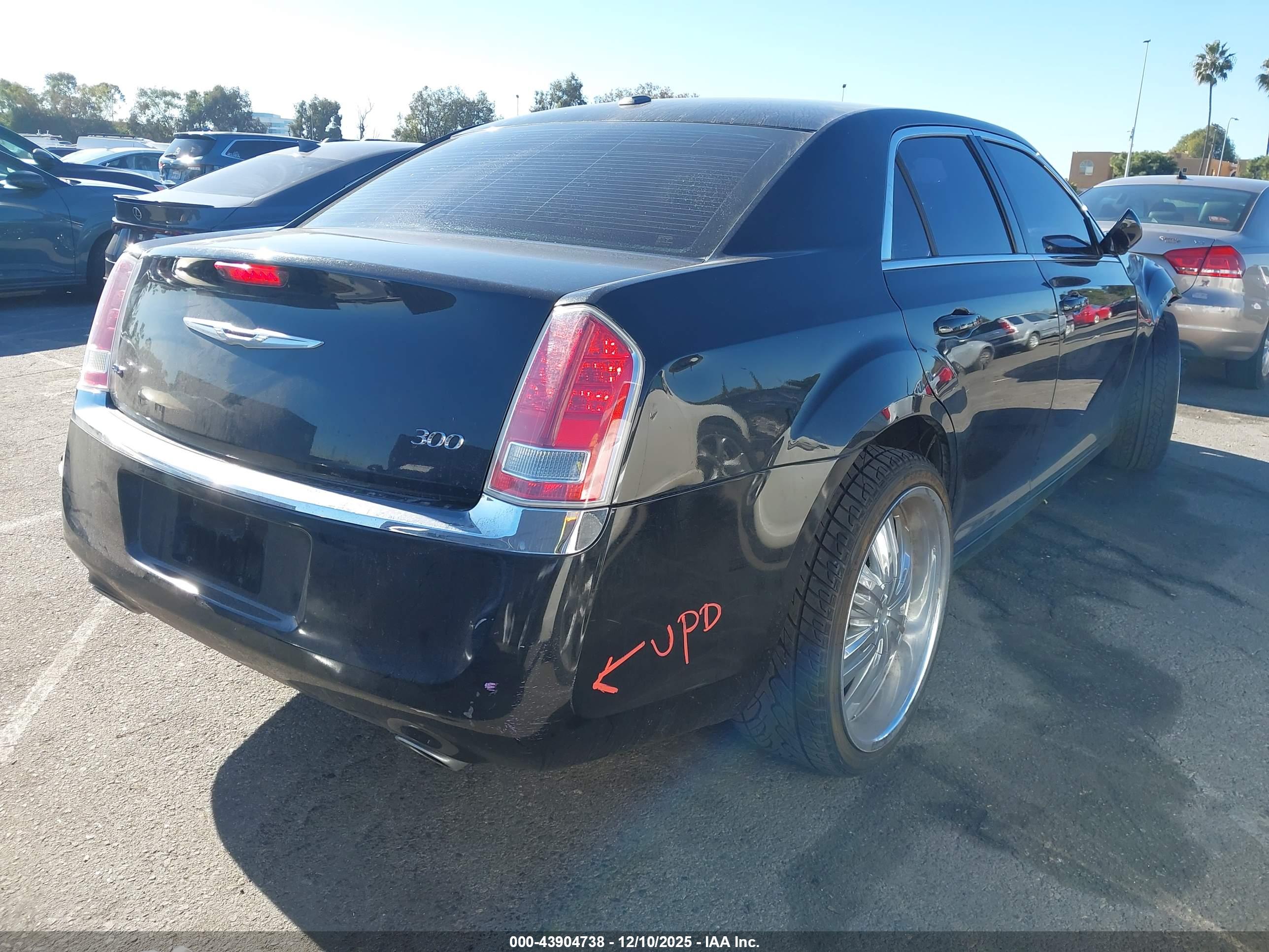 CHRYSLER 300 image 4