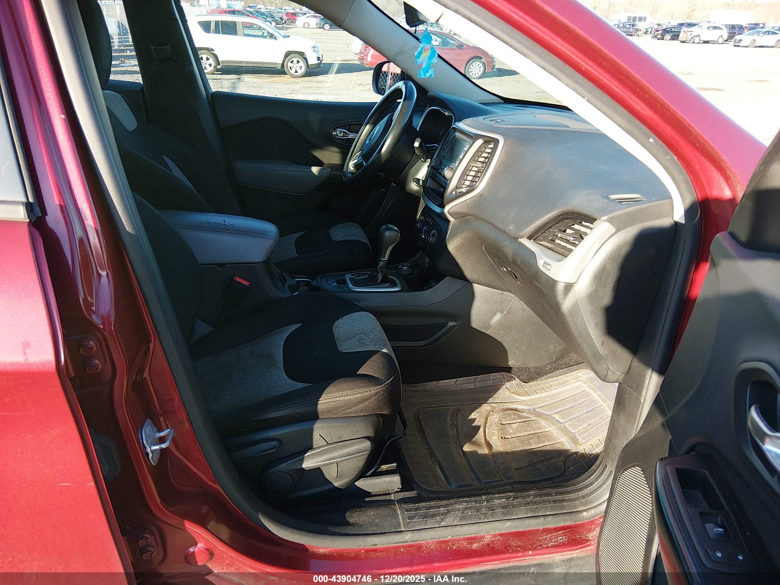 JEEP CHEROKEE image 5