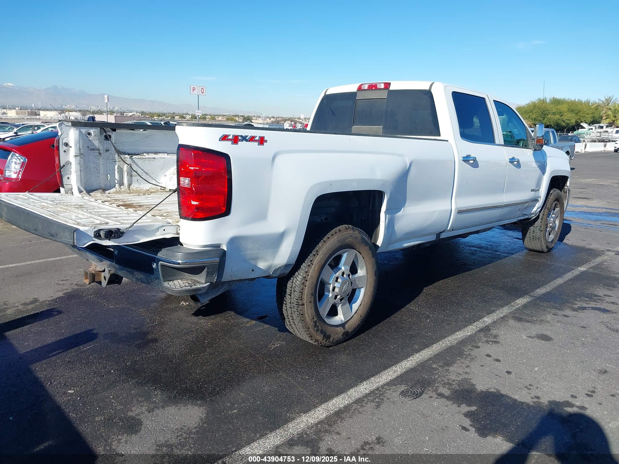 CHEVROLET SILVERADO image 4