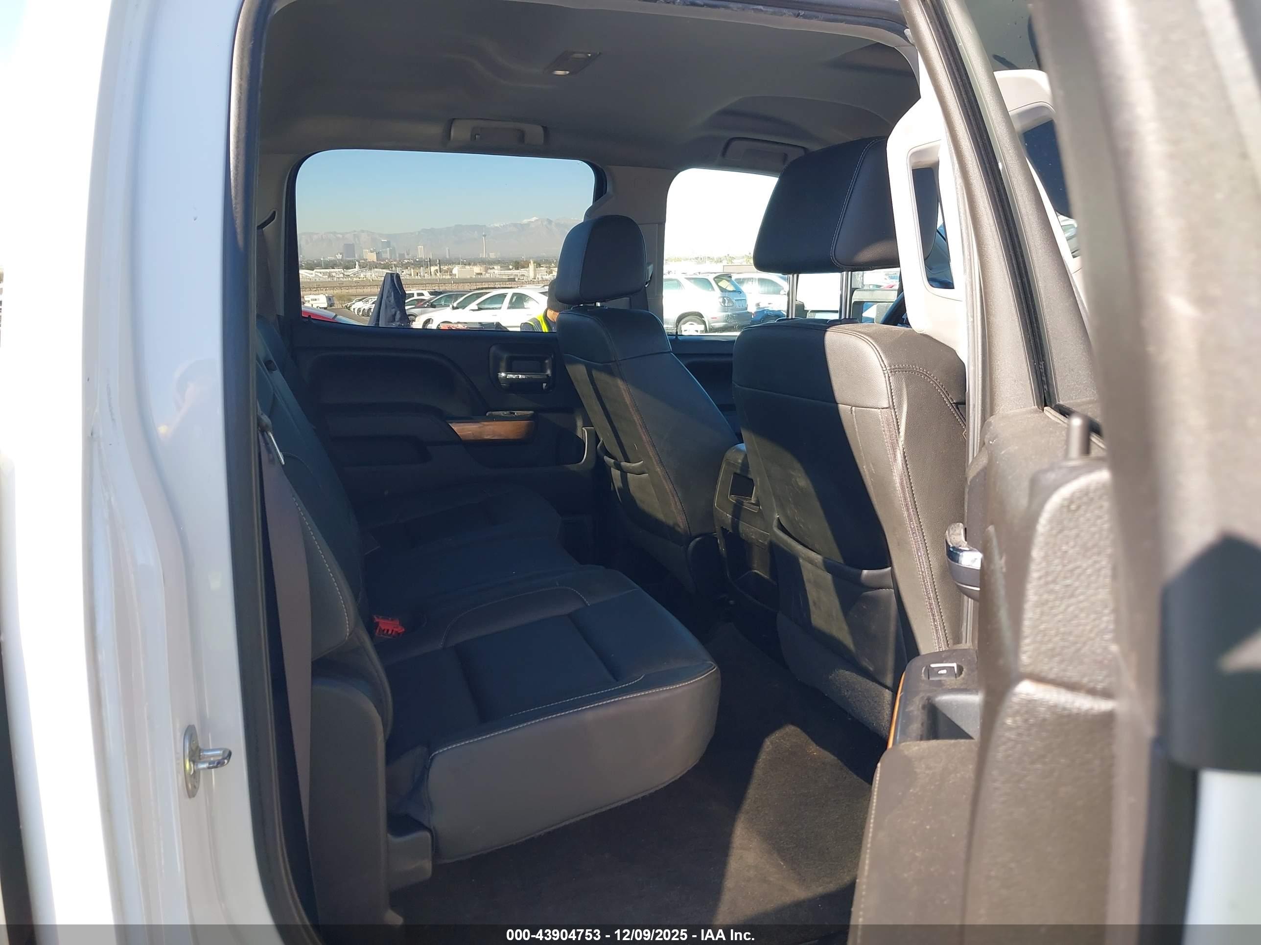 CHEVROLET SILVERADO image 8