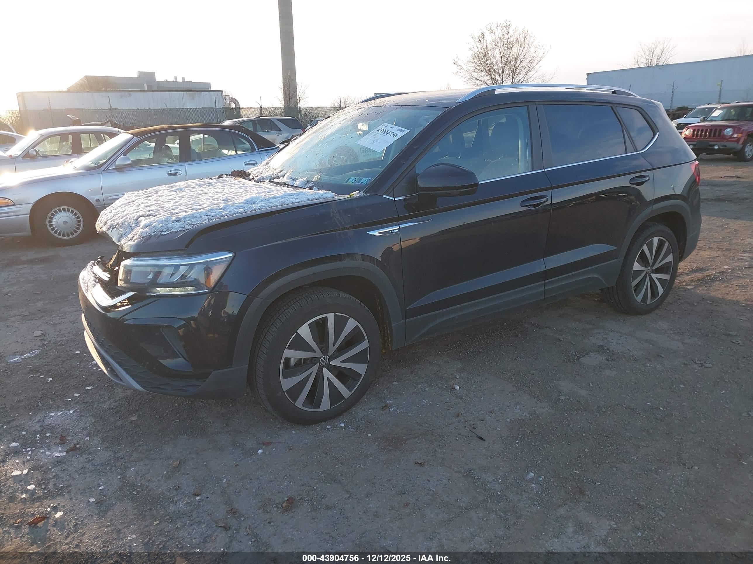 VOLKSWAGEN TAOS image 2