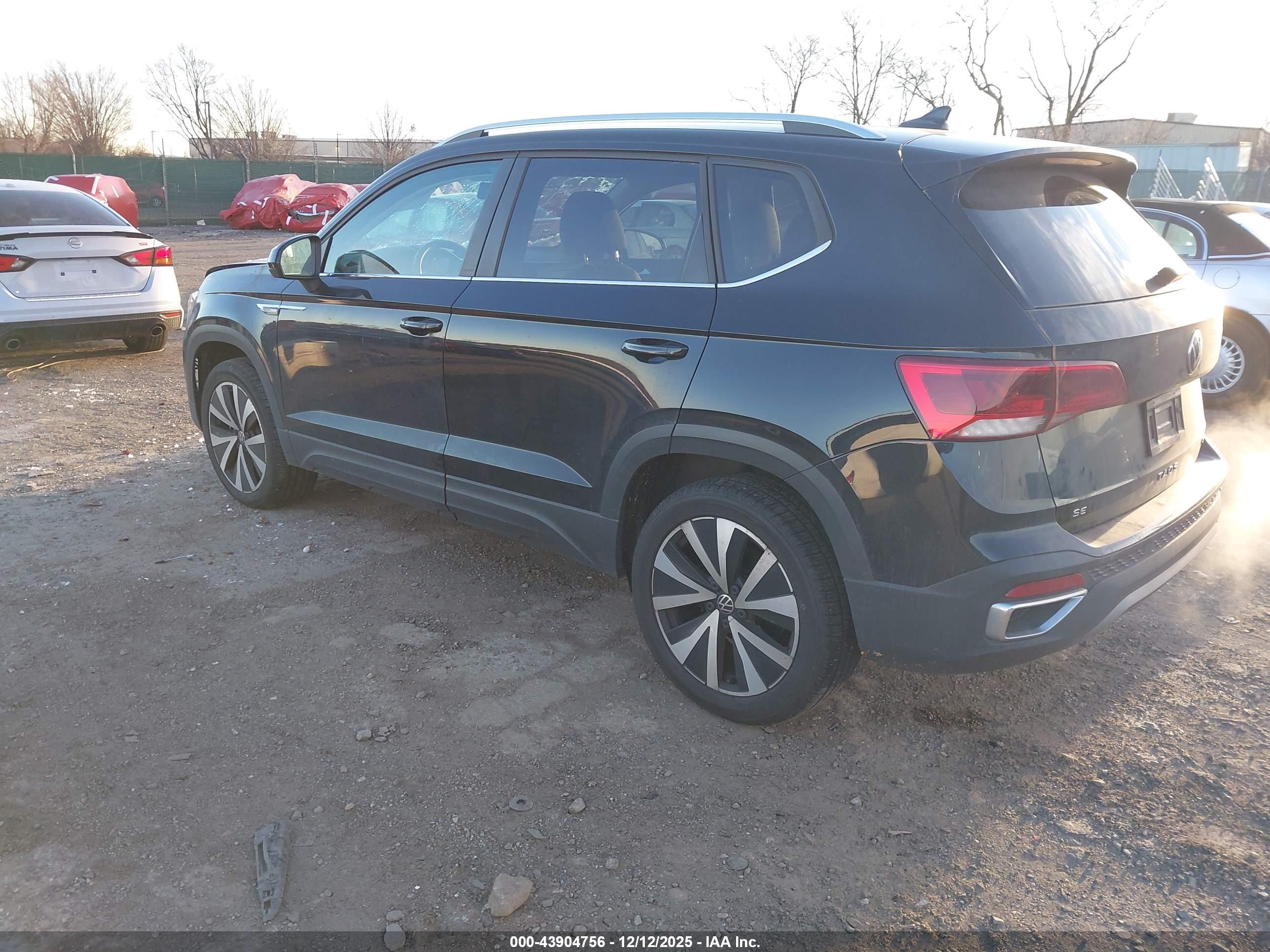 VOLKSWAGEN TAOS image 3