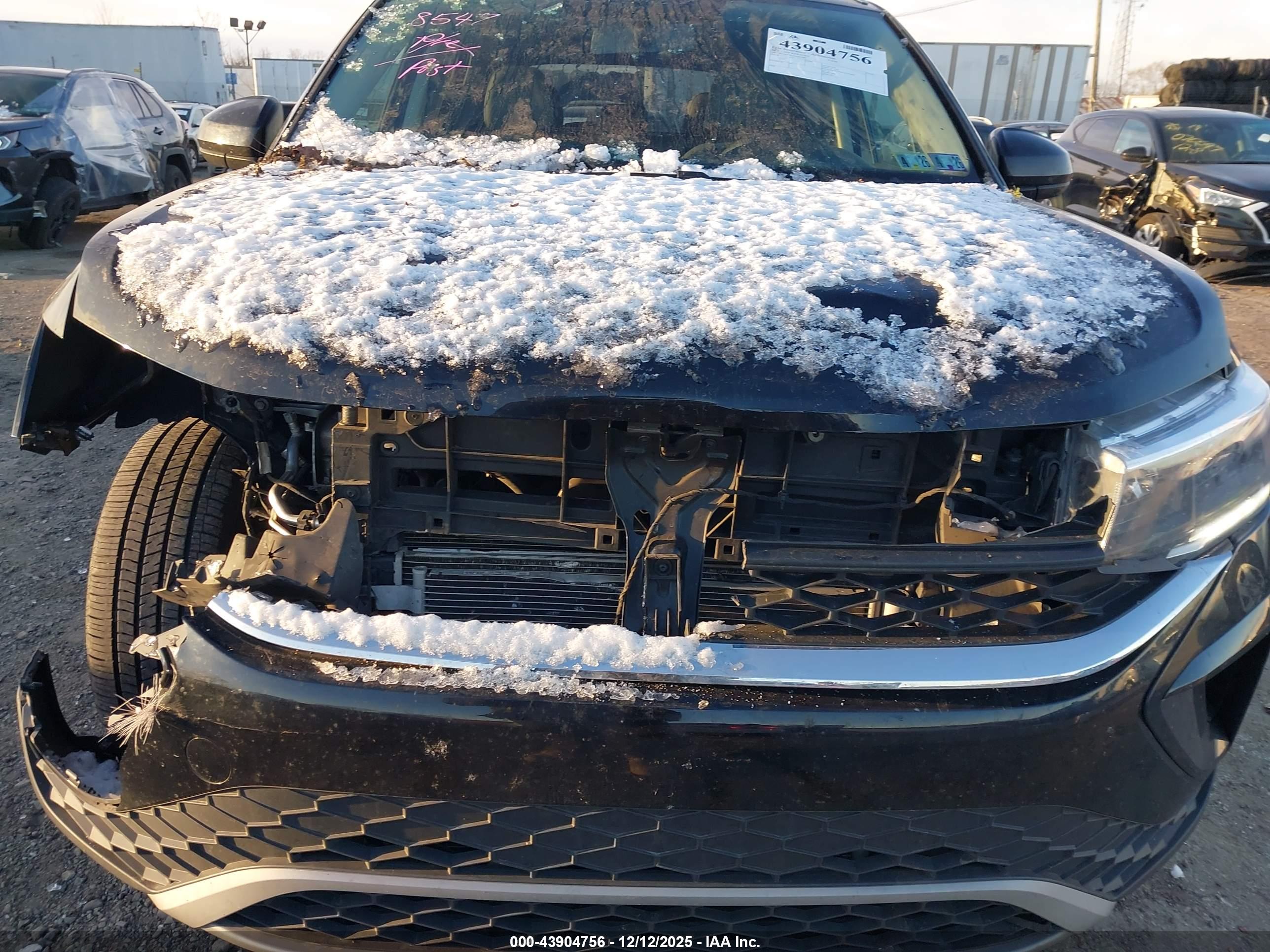 VOLKSWAGEN TAOS image 6