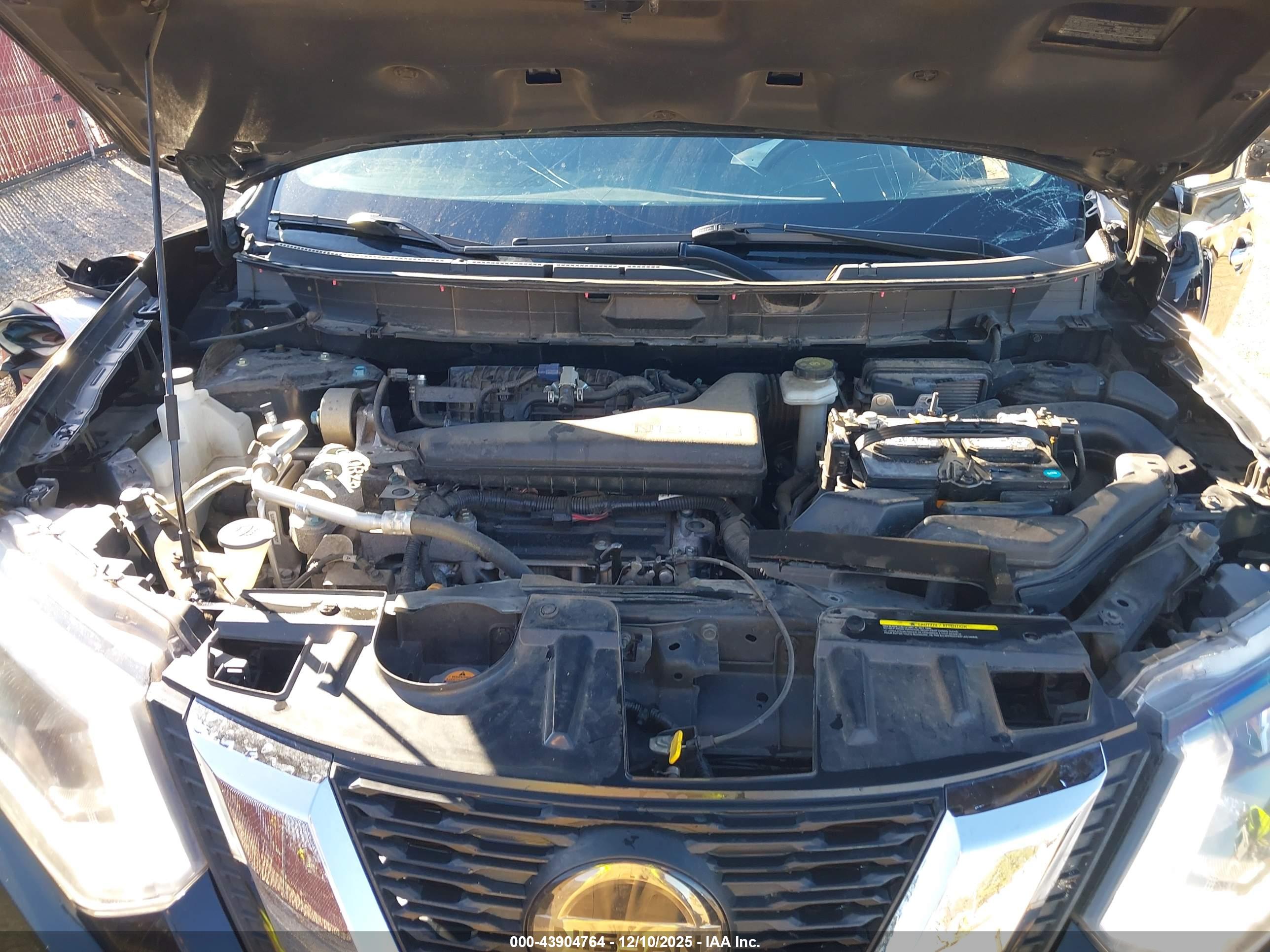 NISSAN ROGUE image 10