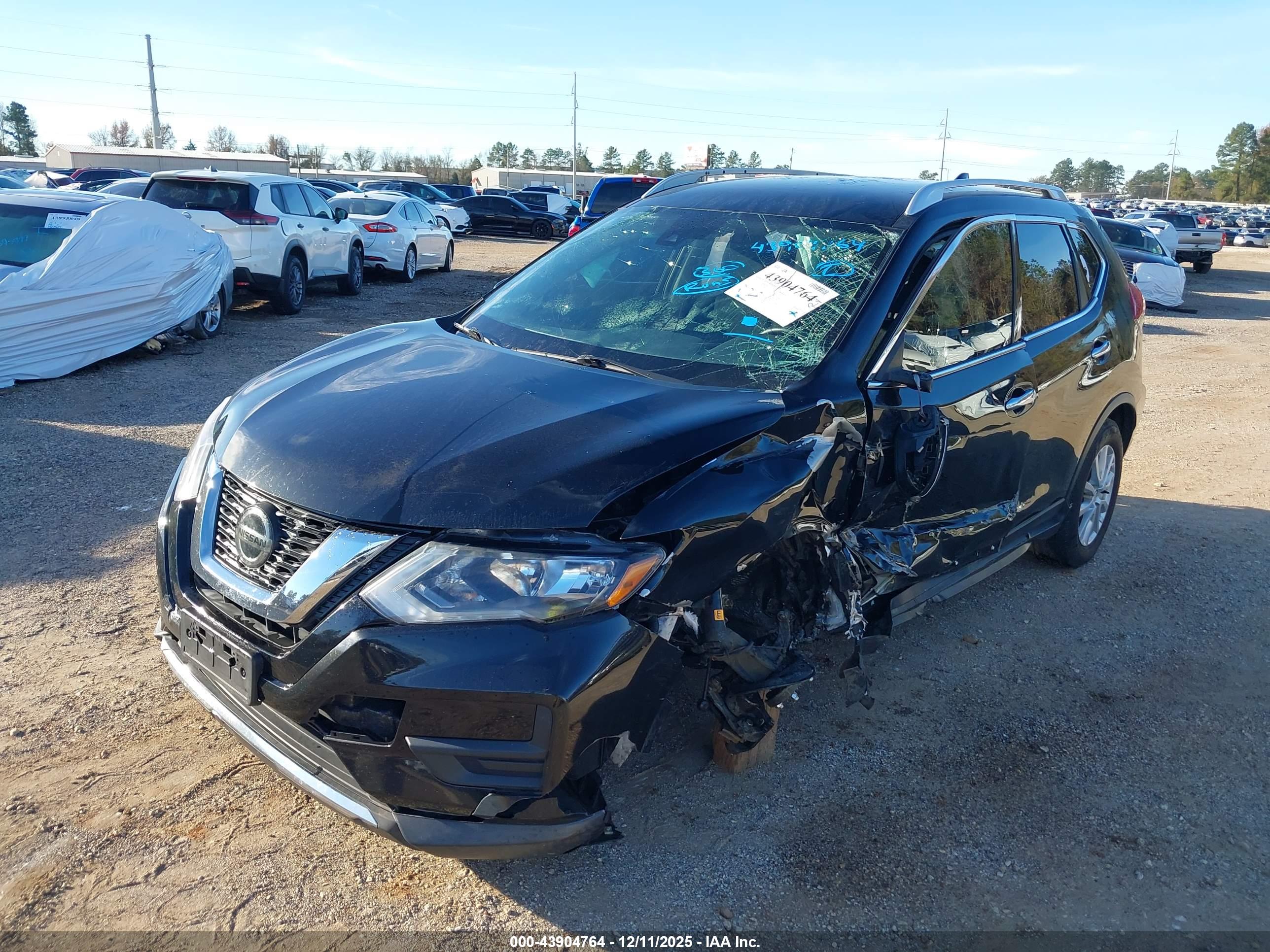 NISSAN ROGUE image 2