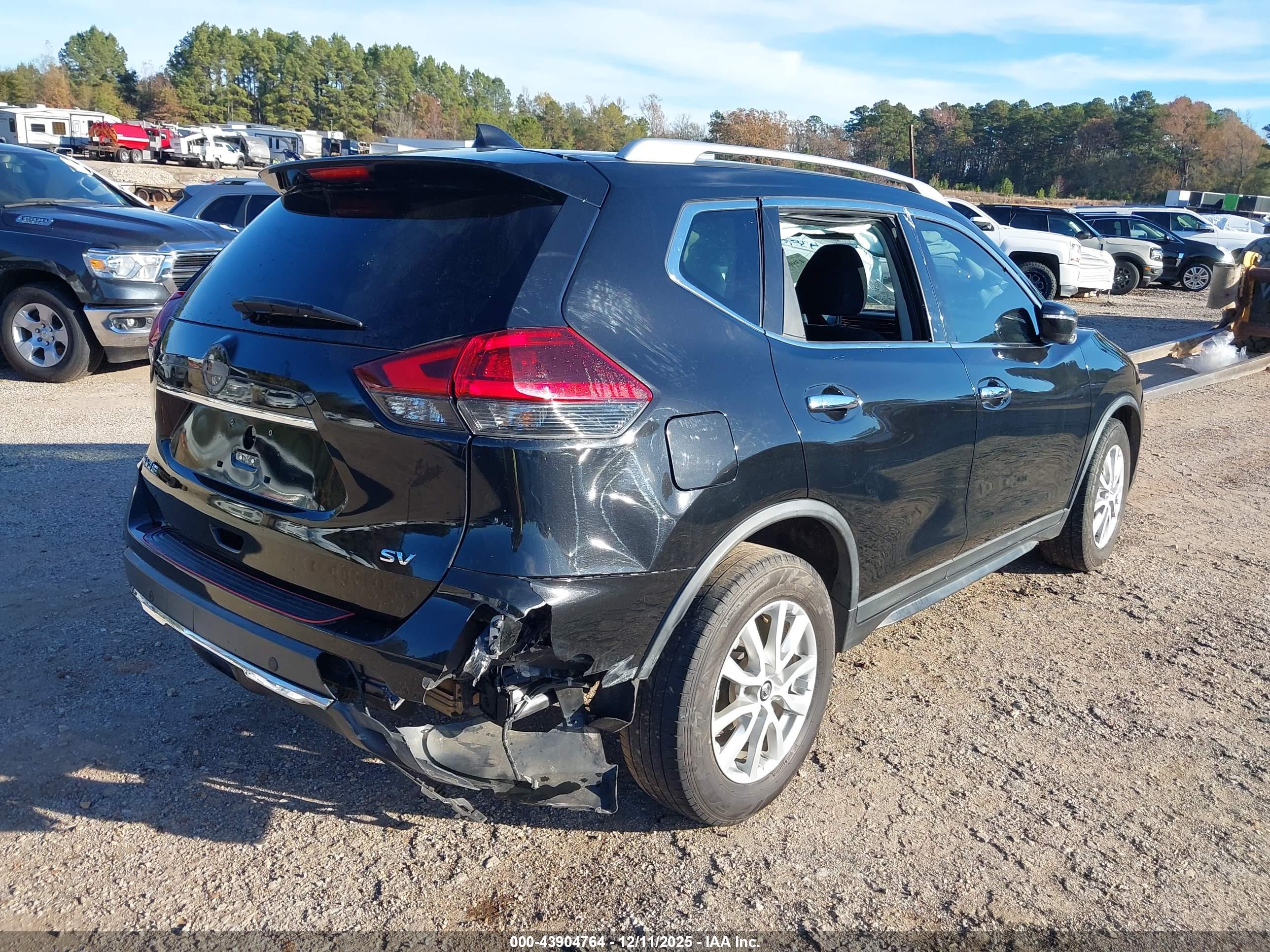 NISSAN ROGUE image 4