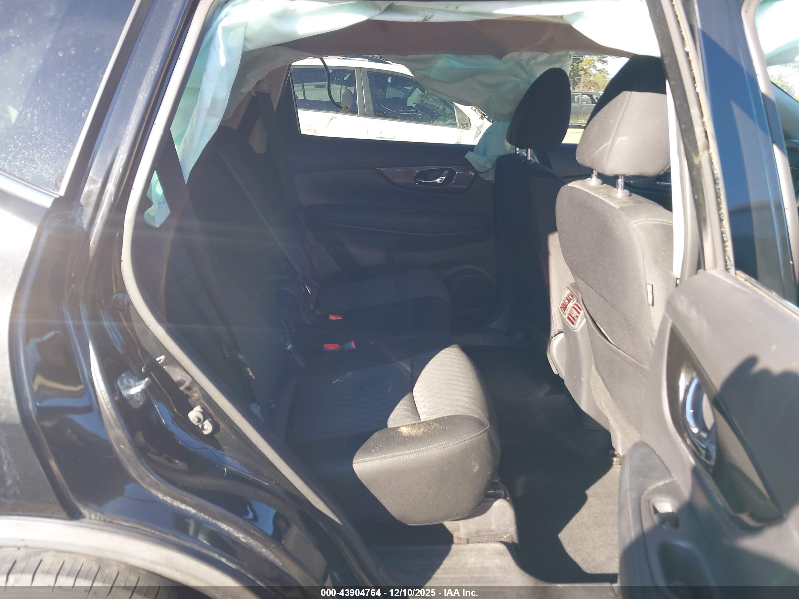 NISSAN ROGUE image 8