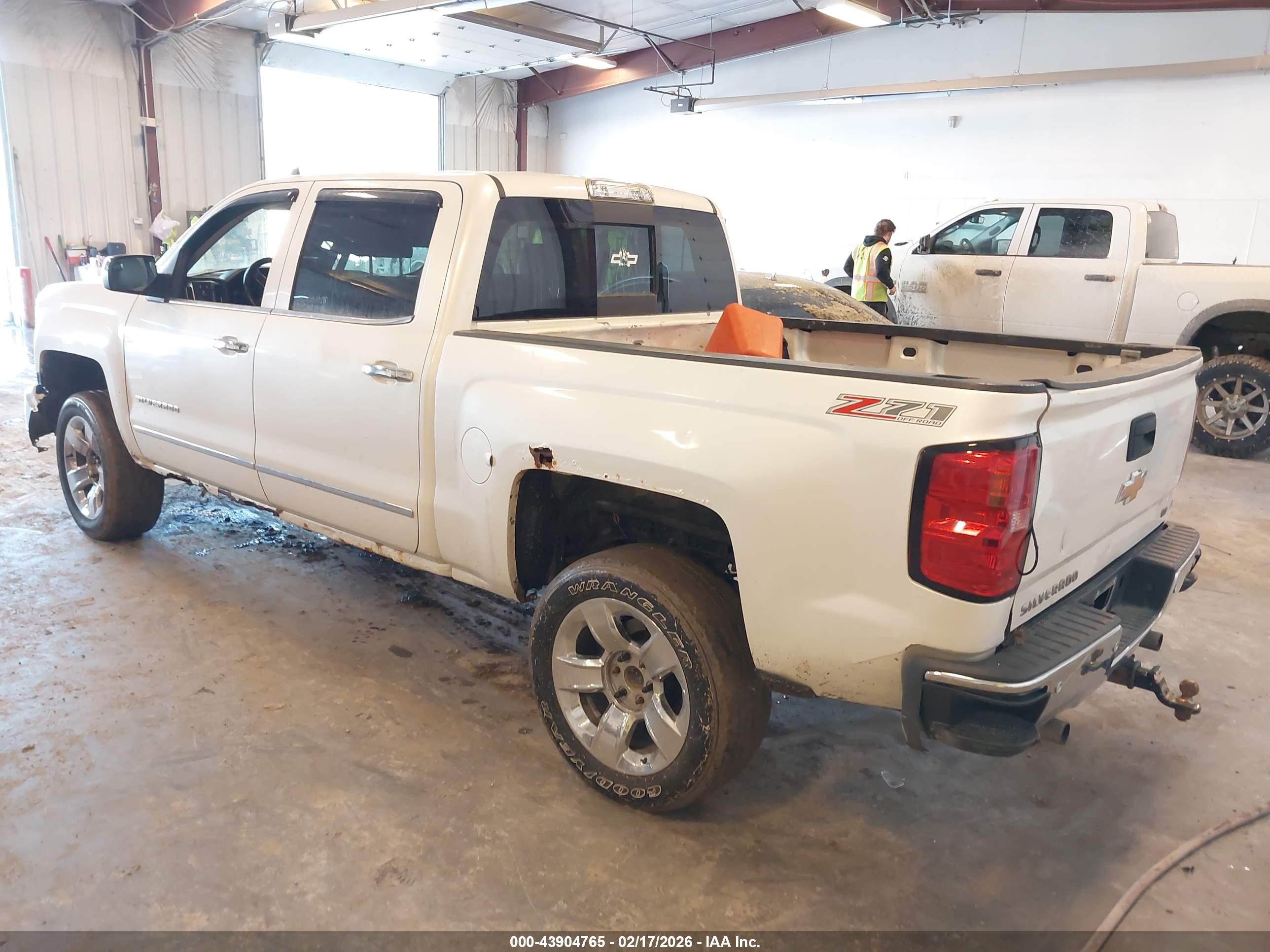 CHEVROLET SILVERADO image 3