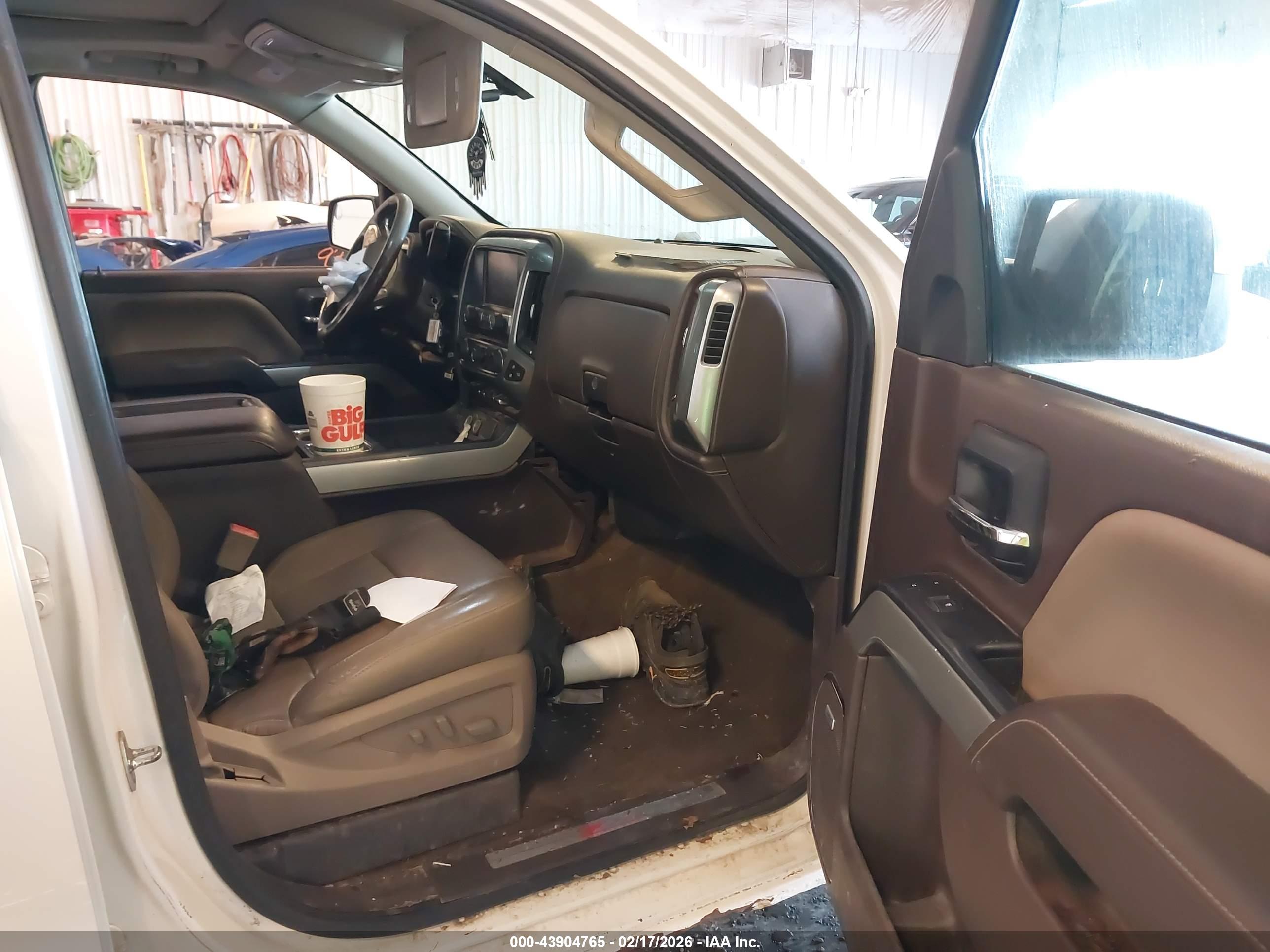 CHEVROLET SILVERADO image 5