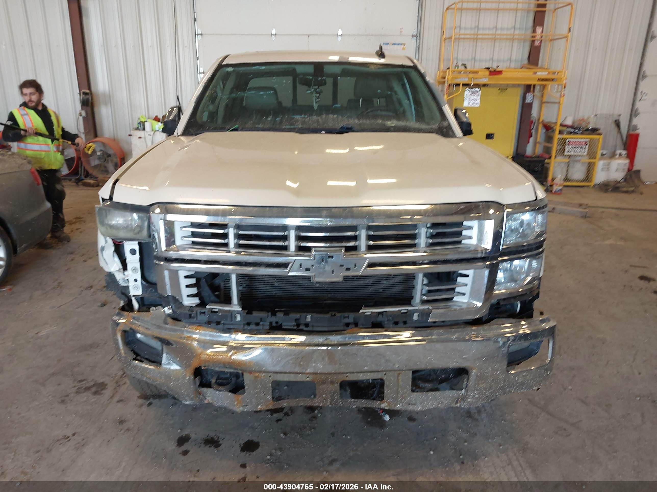 CHEVROLET SILVERADO image 6