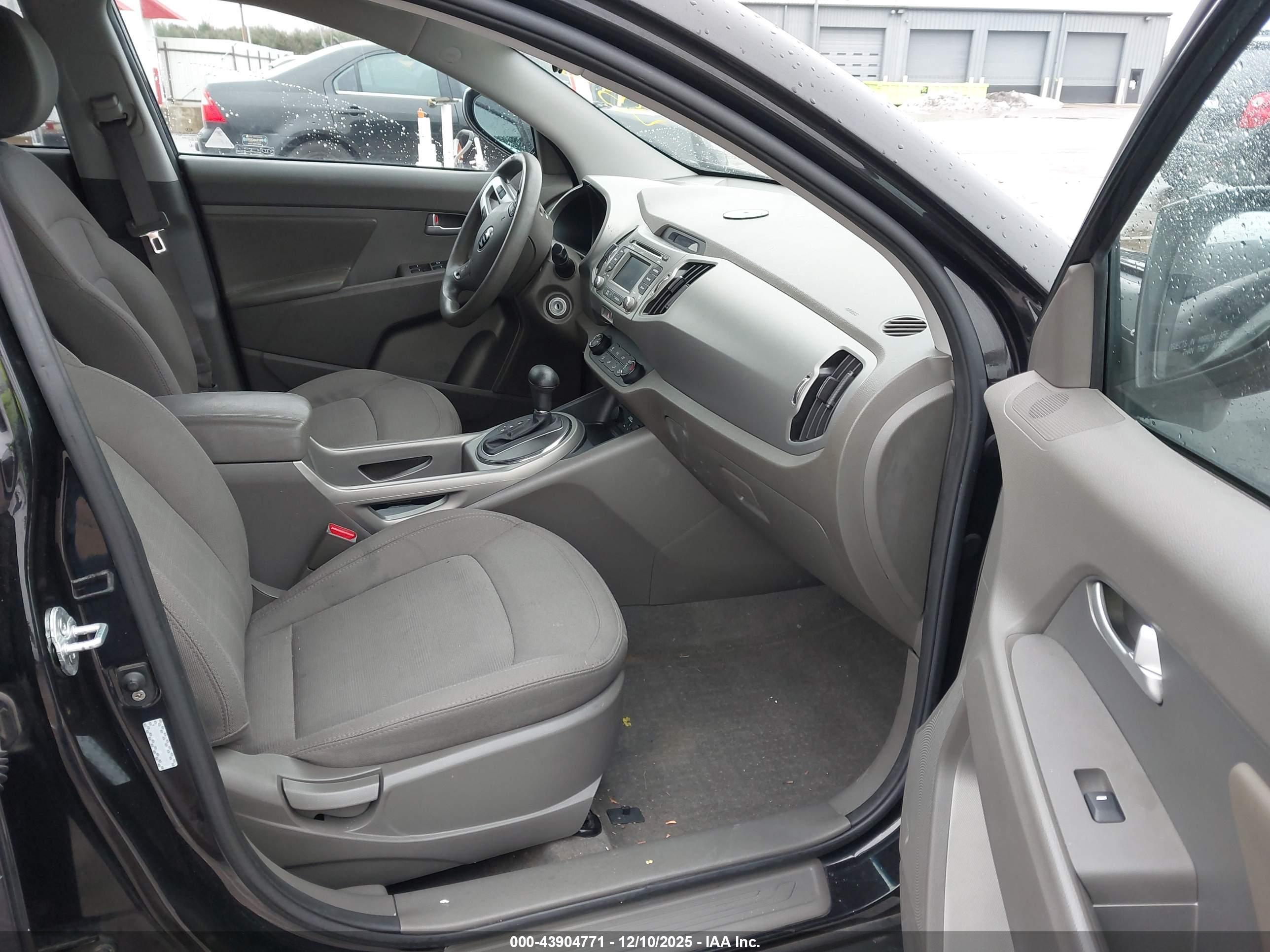KIA SPORTAGE image 5