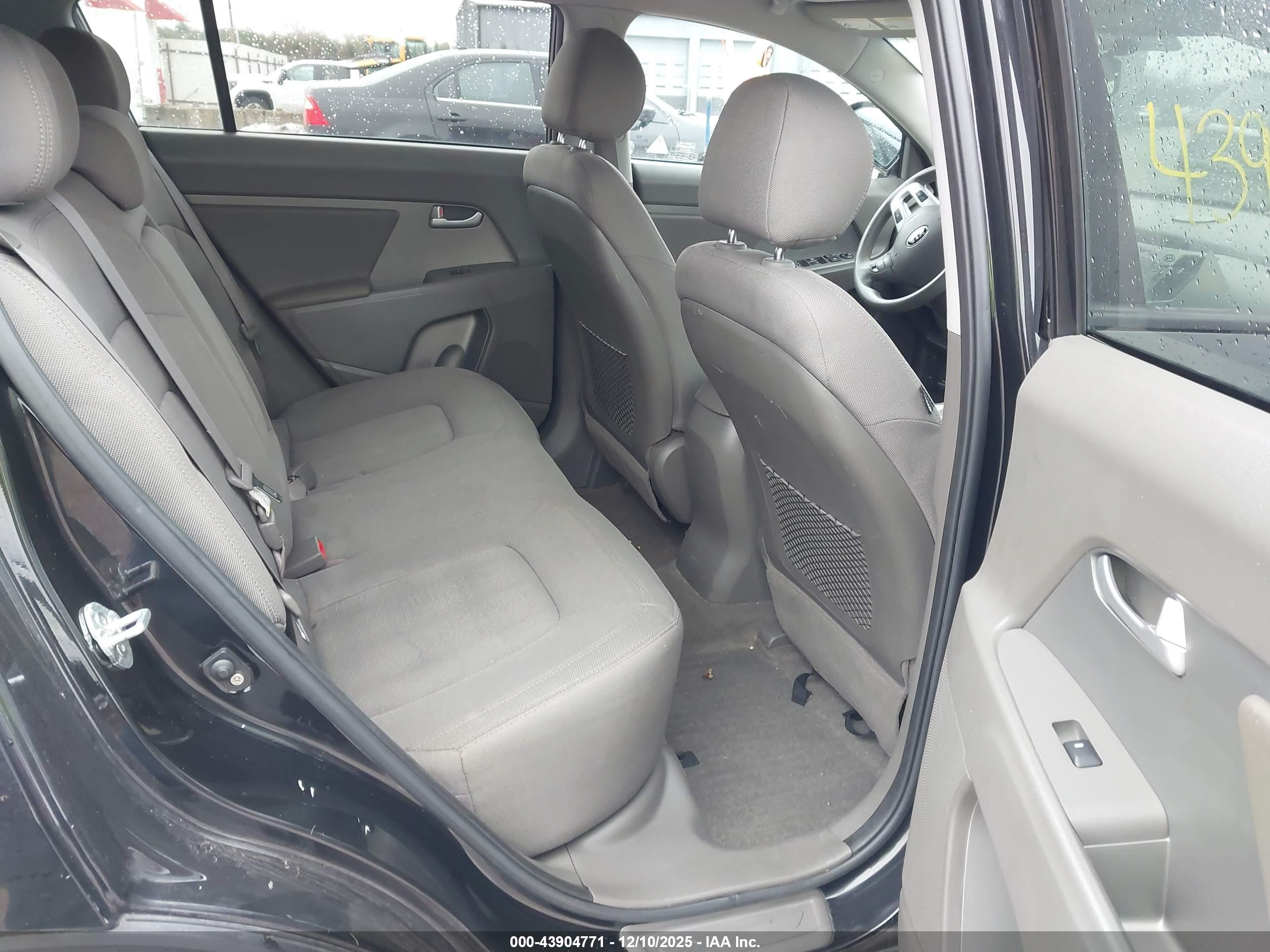 KIA SPORTAGE image 8