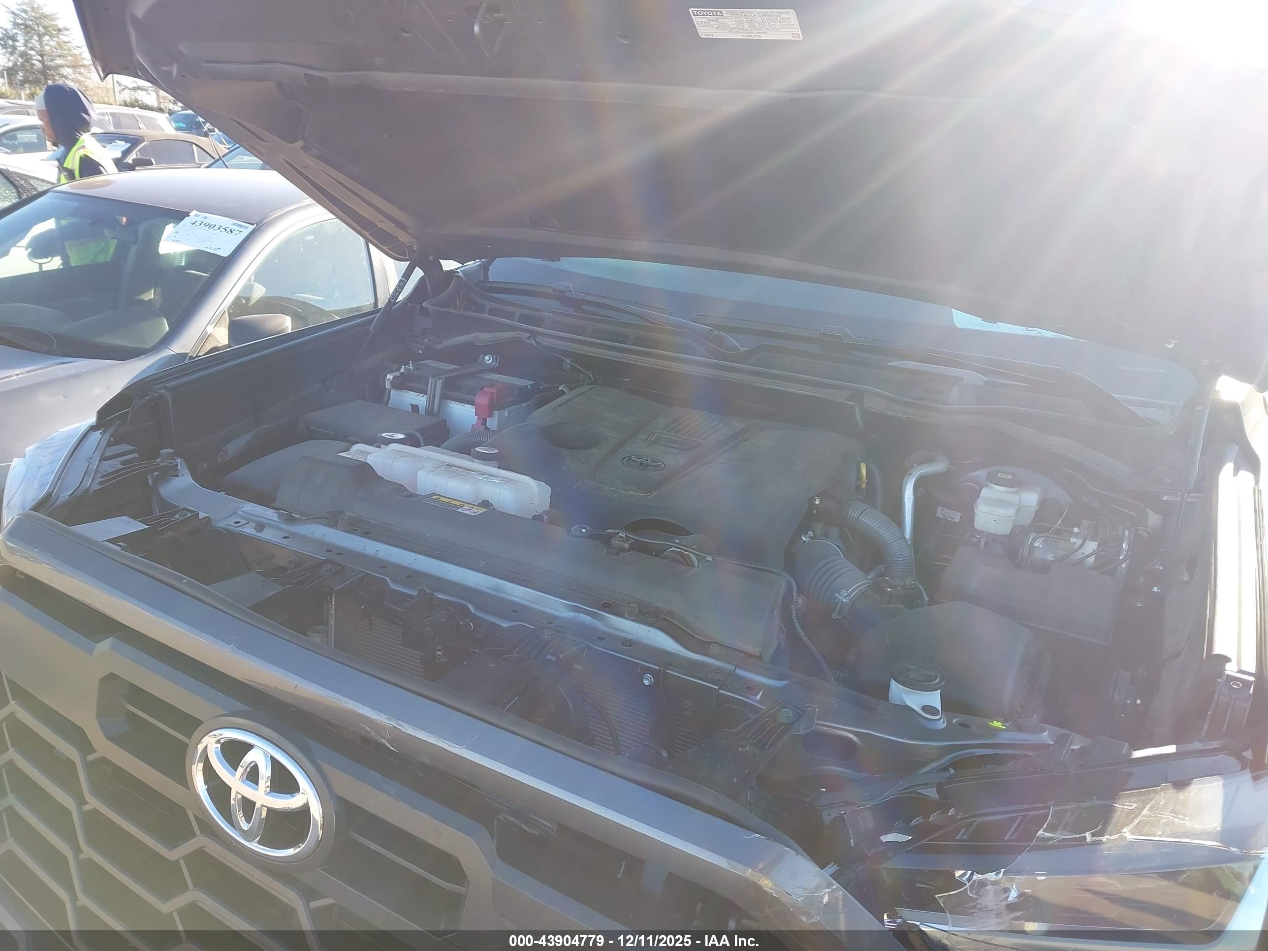 TOYOTA TUNDRA image 10