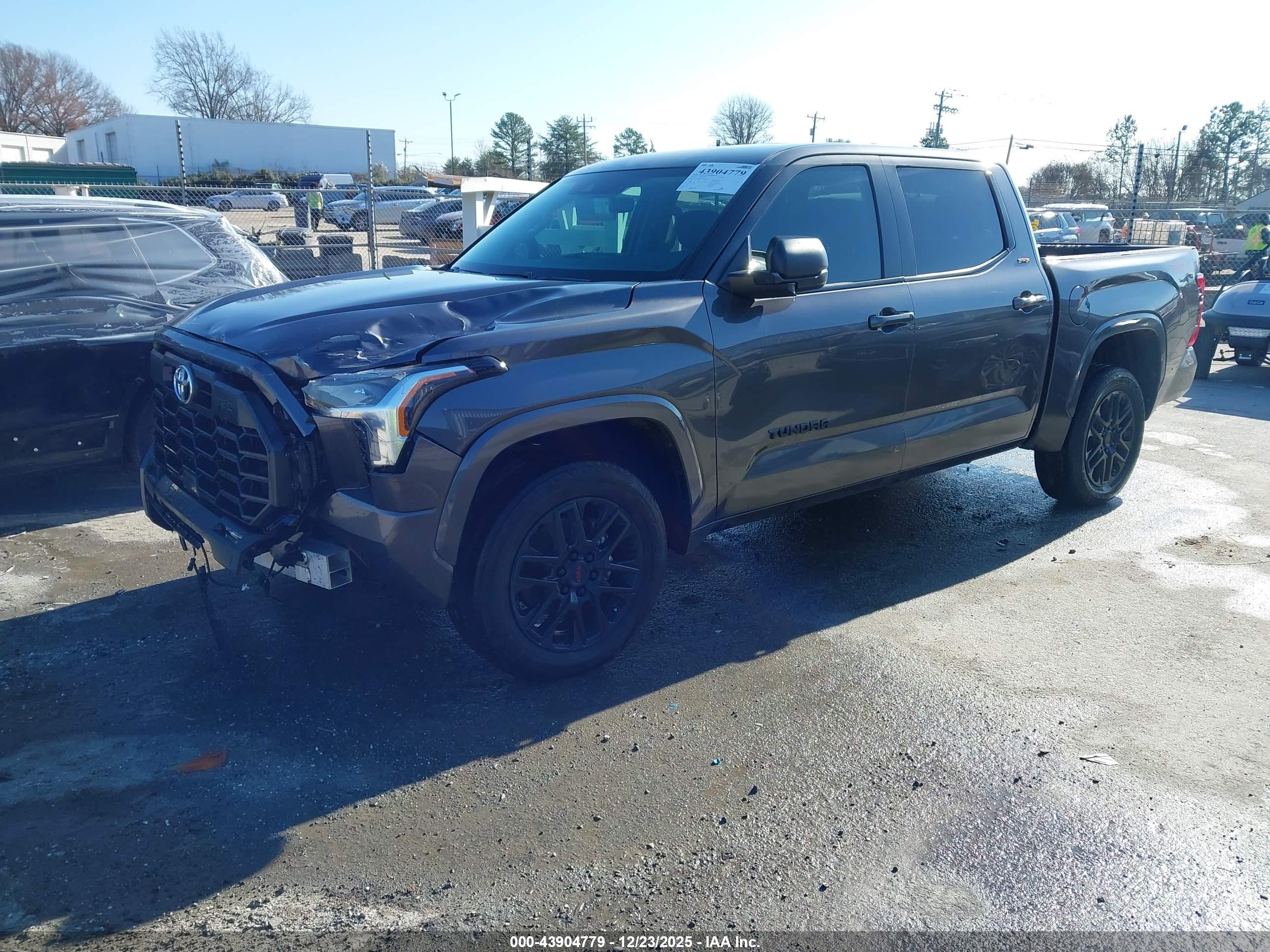 TOYOTA TUNDRA image 2