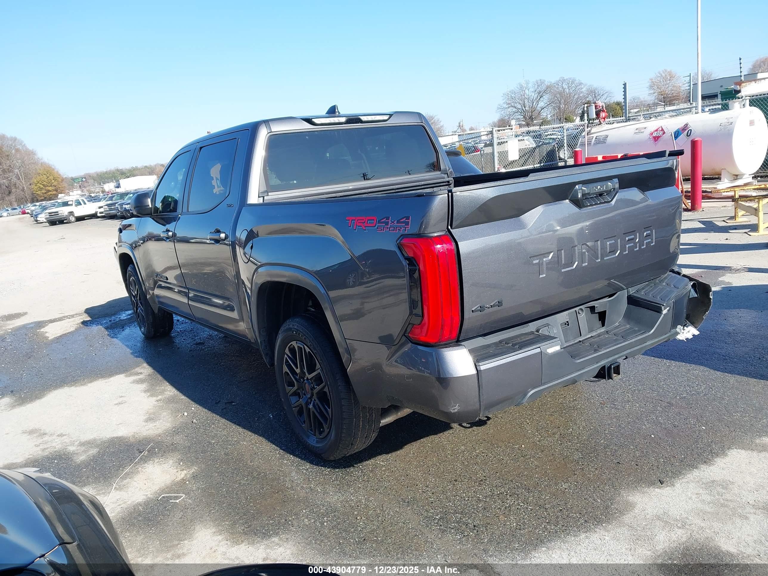 TOYOTA TUNDRA image 3