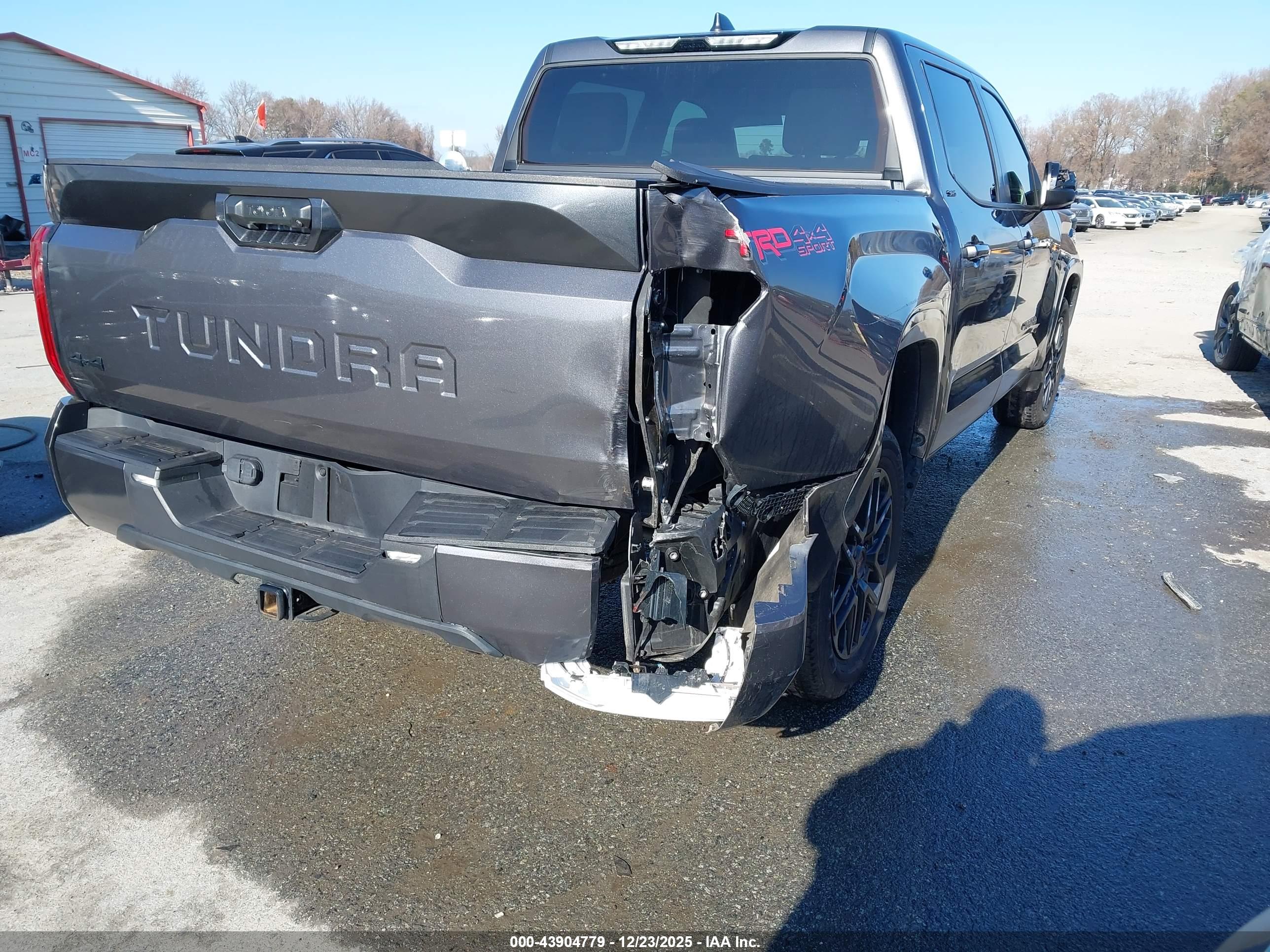 TOYOTA TUNDRA image 6
