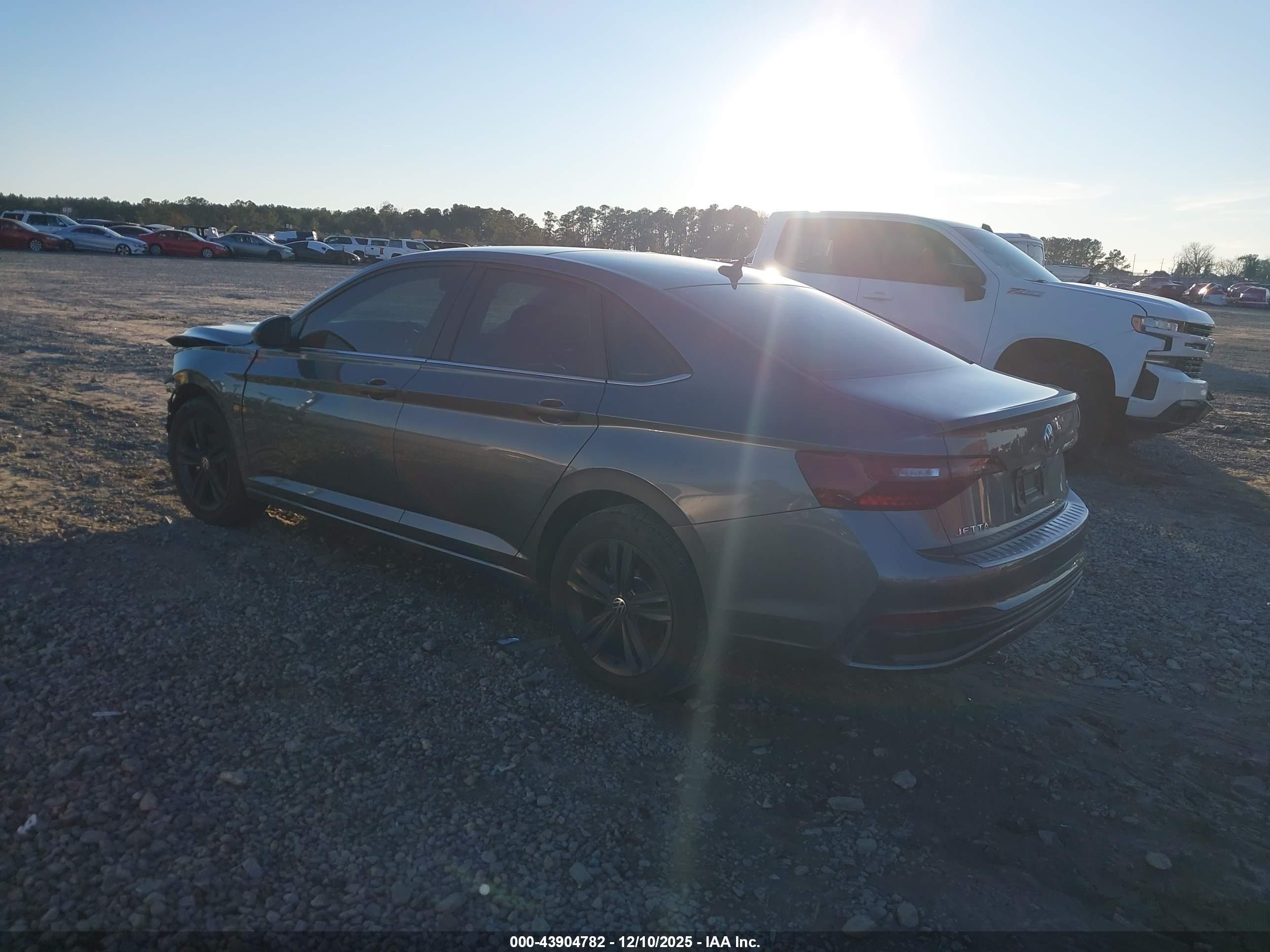 VOLKSWAGEN JETTA image 3