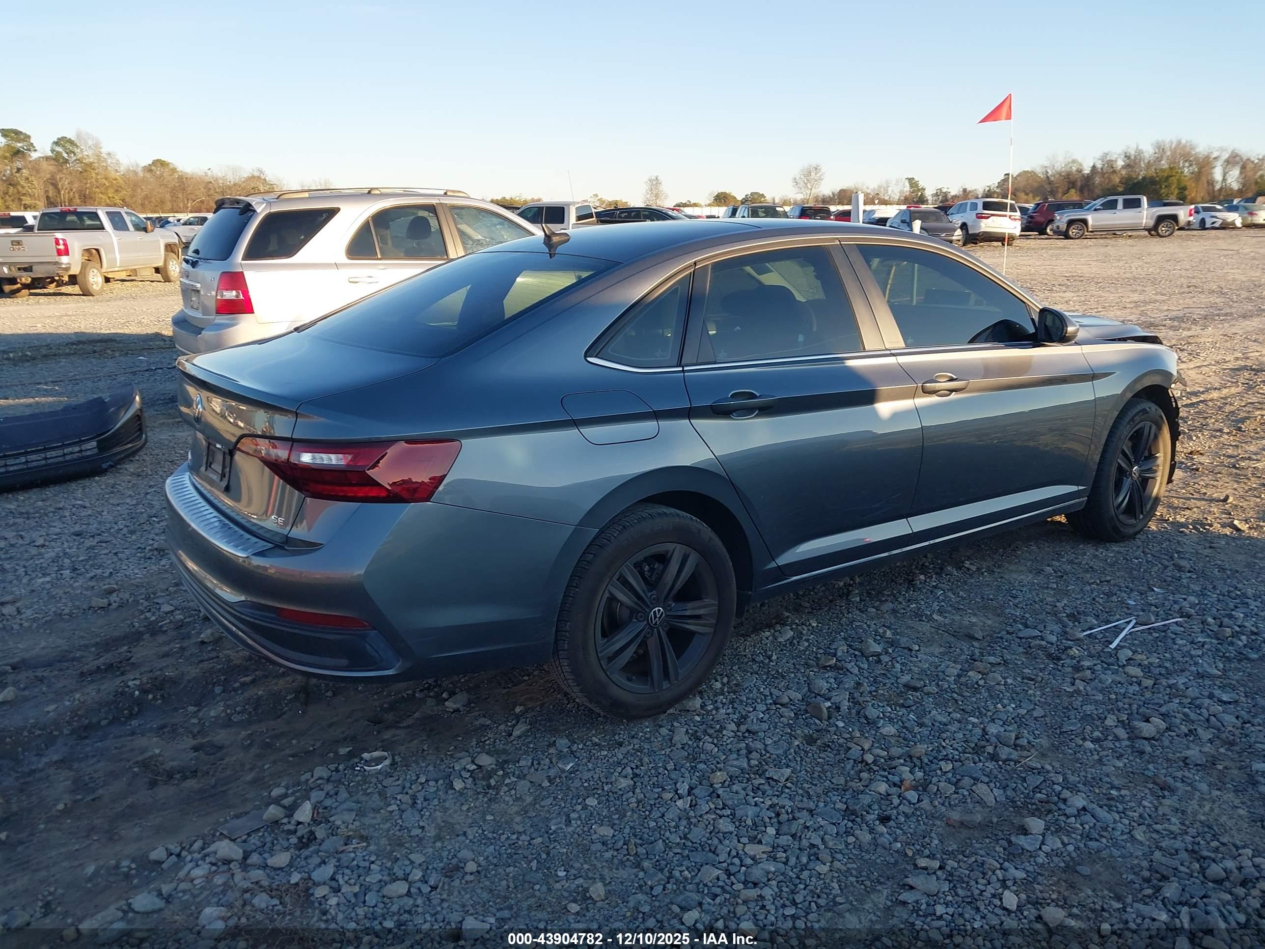 VOLKSWAGEN JETTA image 4
