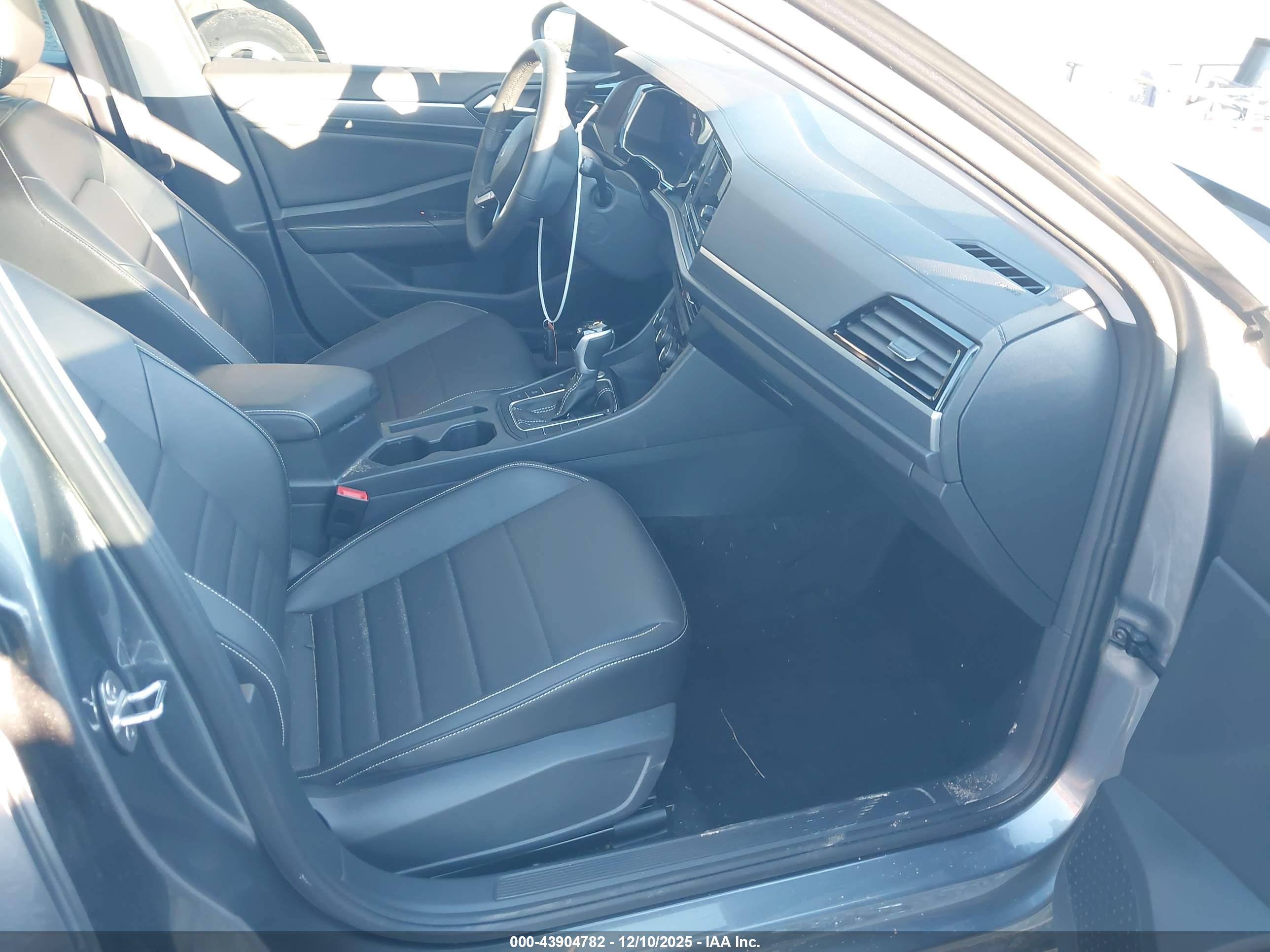 VOLKSWAGEN JETTA image 5
