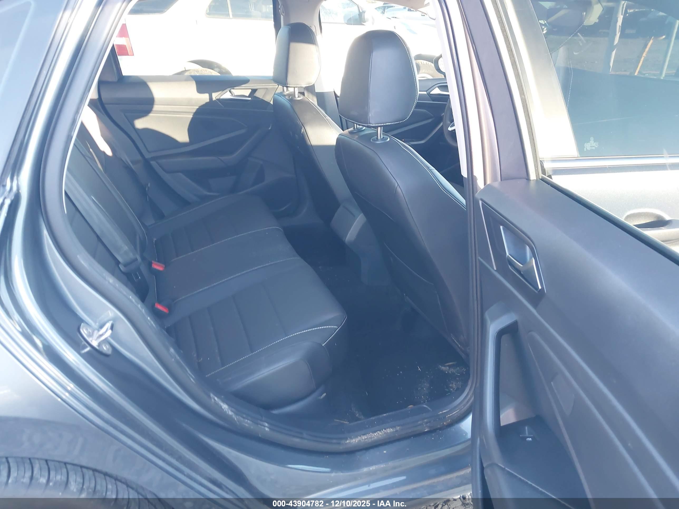 VOLKSWAGEN JETTA image 8