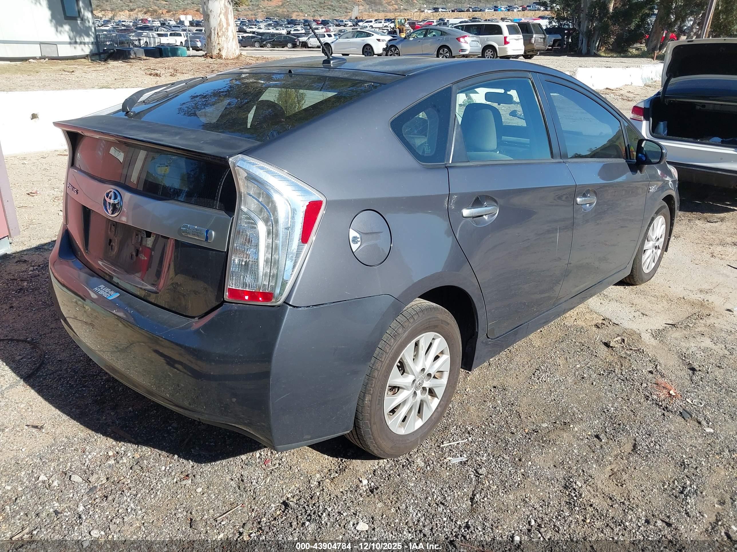 TOYOTA PRIUS image 4