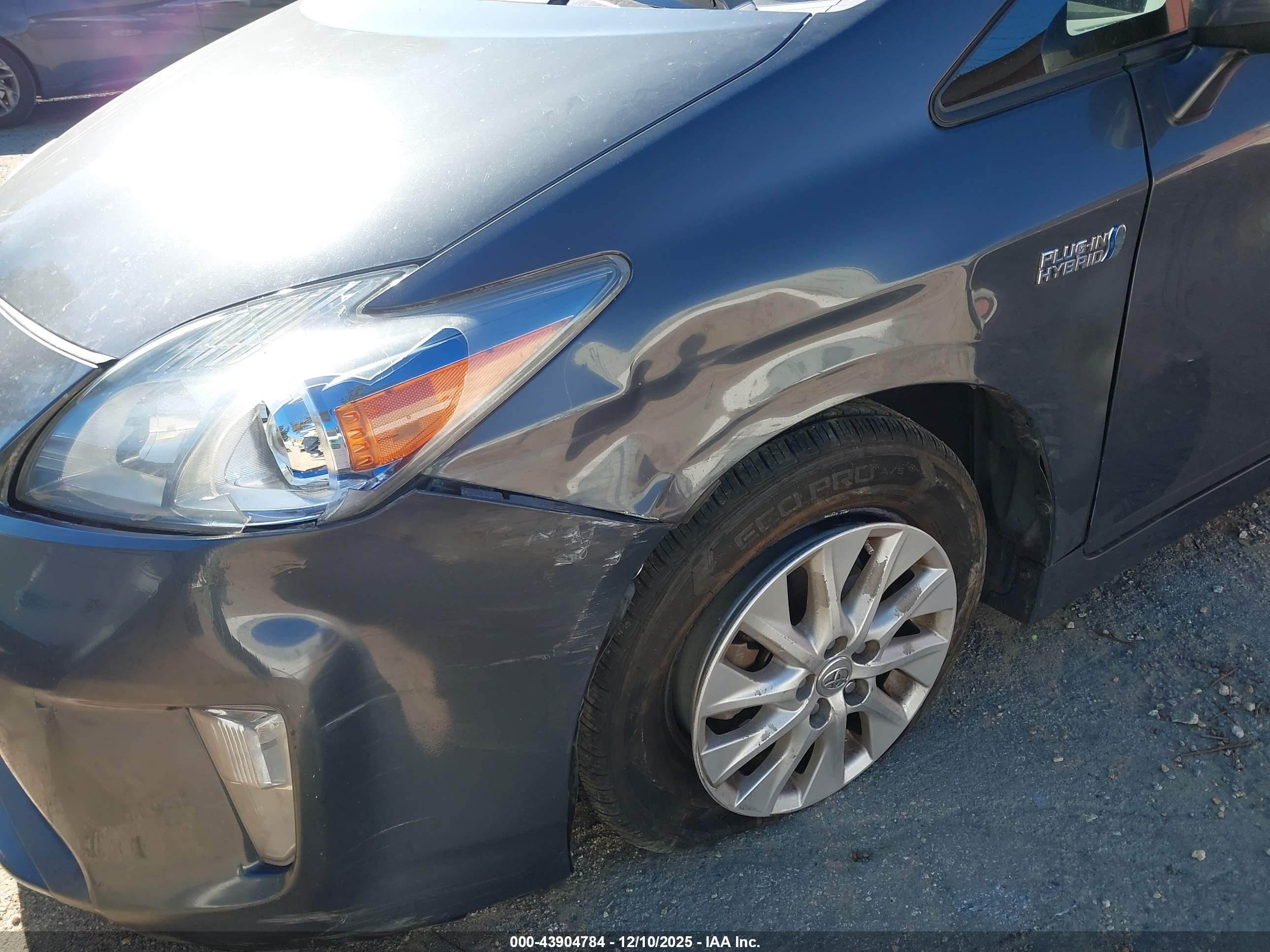 TOYOTA PRIUS image 6