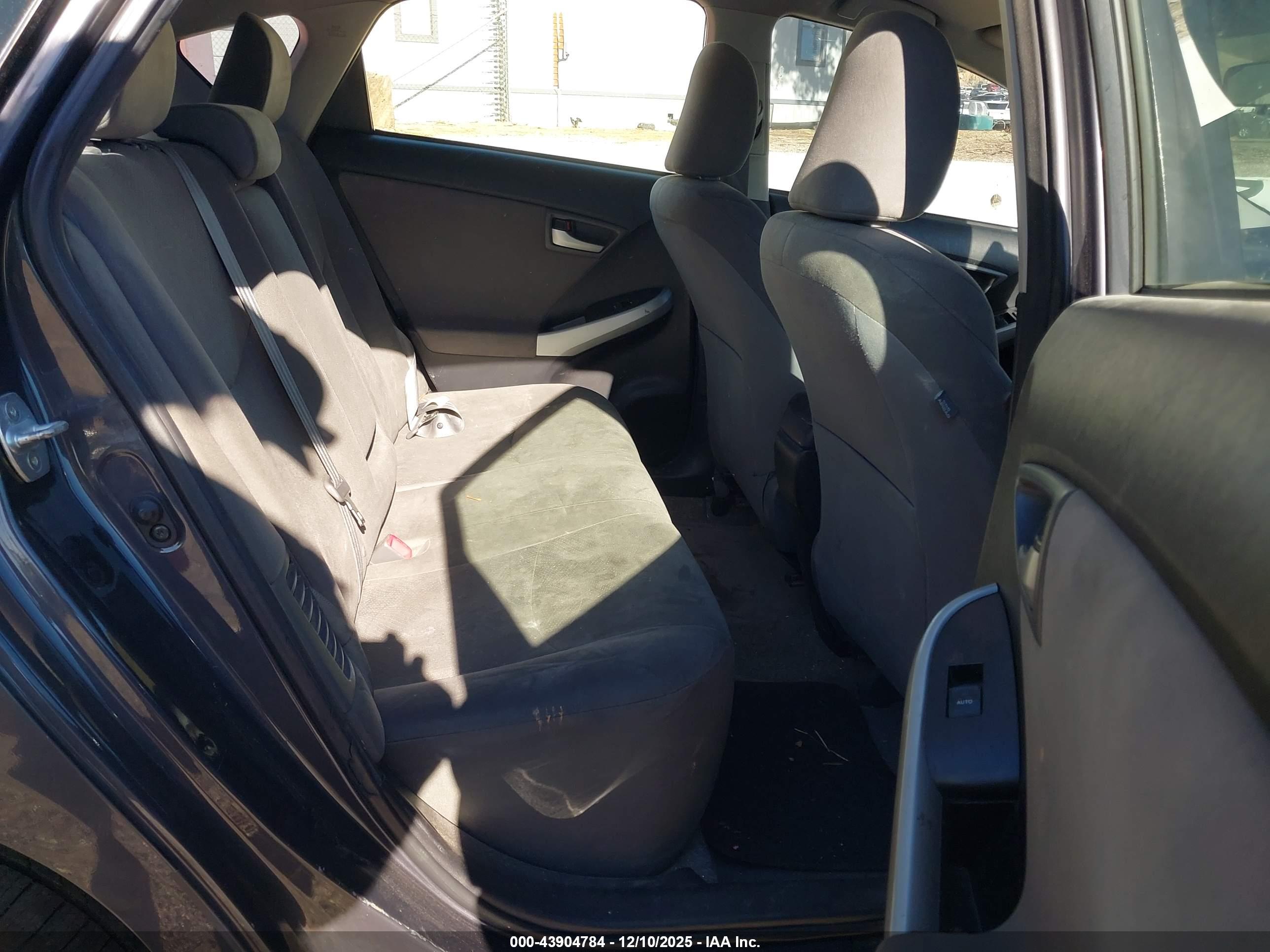 TOYOTA PRIUS image 8