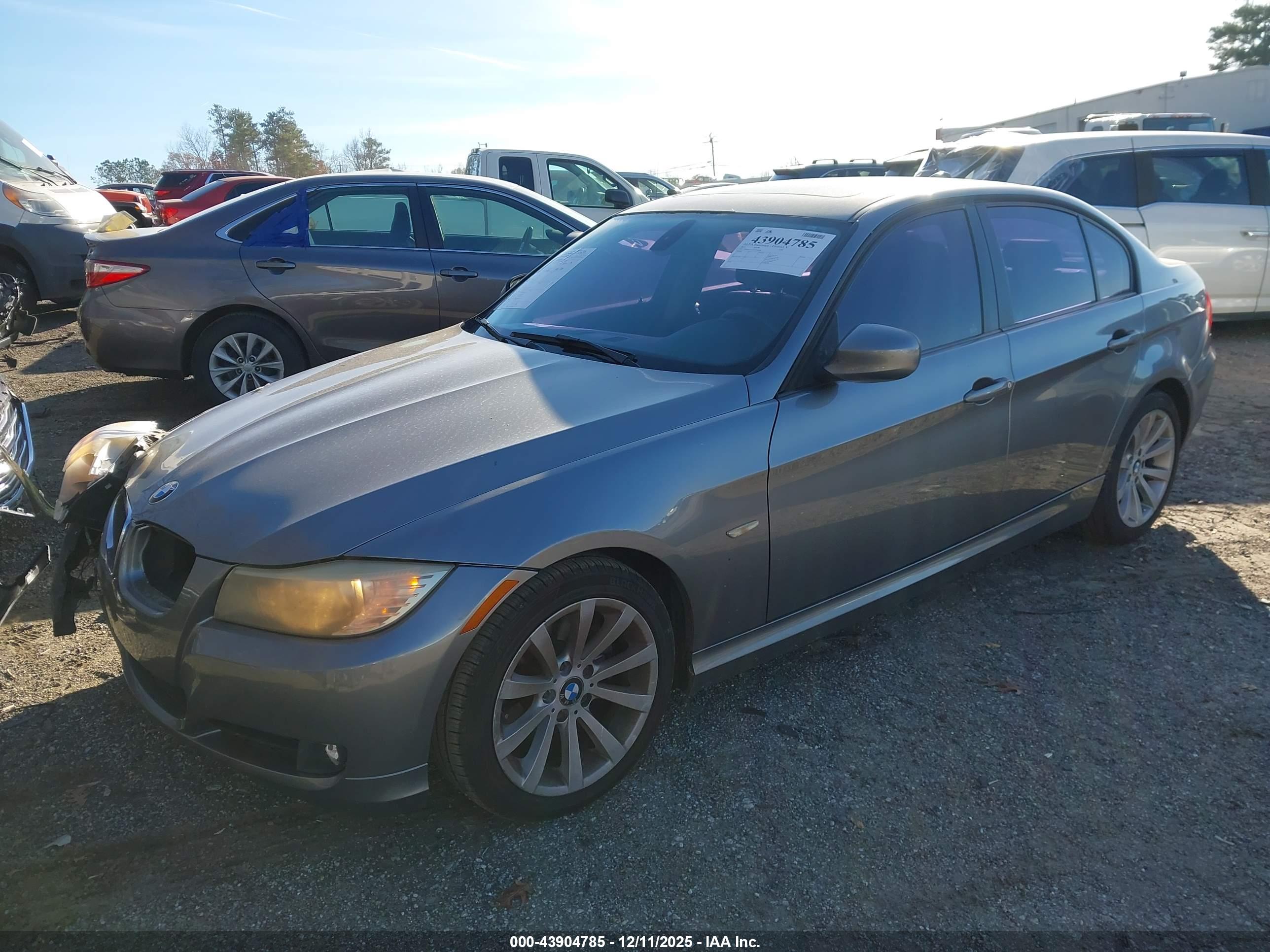 BMW 328I image 2