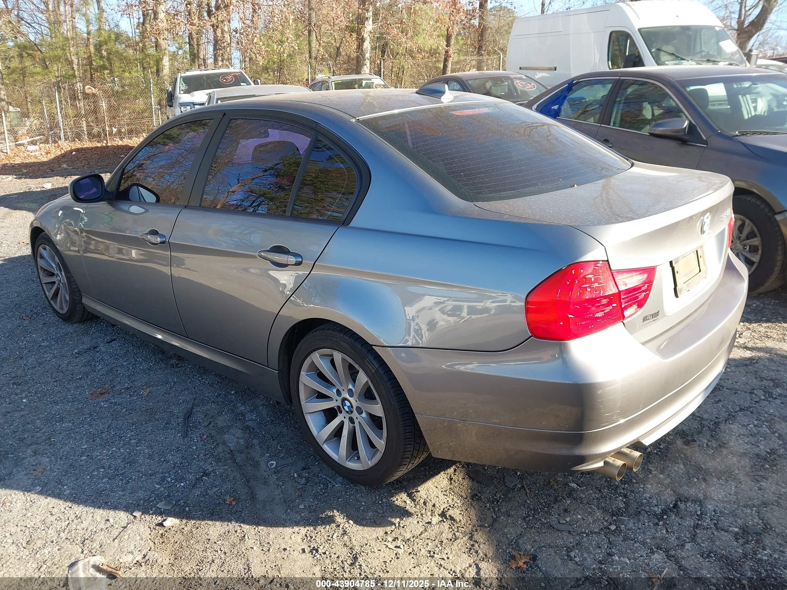 BMW 328I image 3