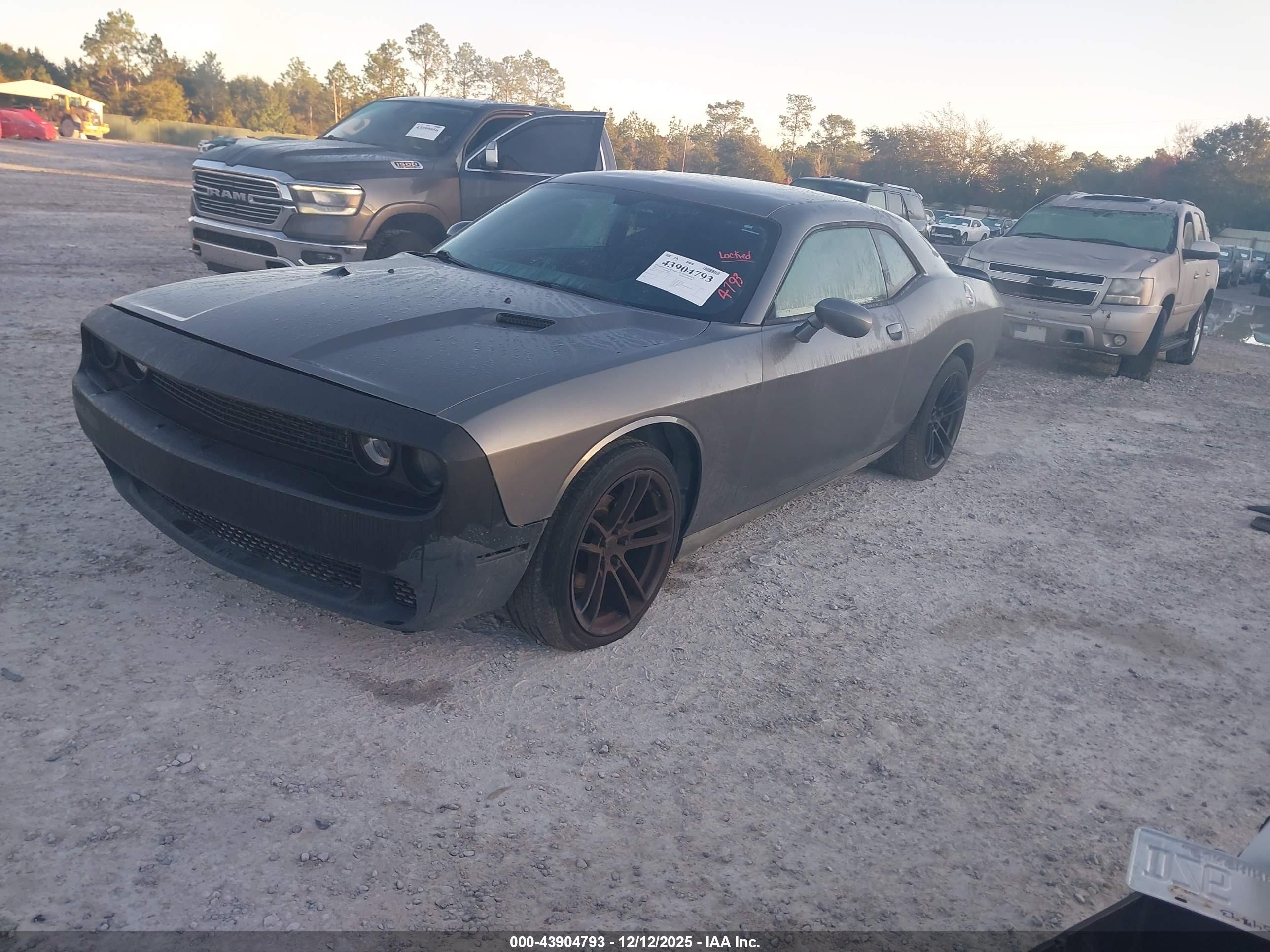 DODGE CHALLENGER image 2