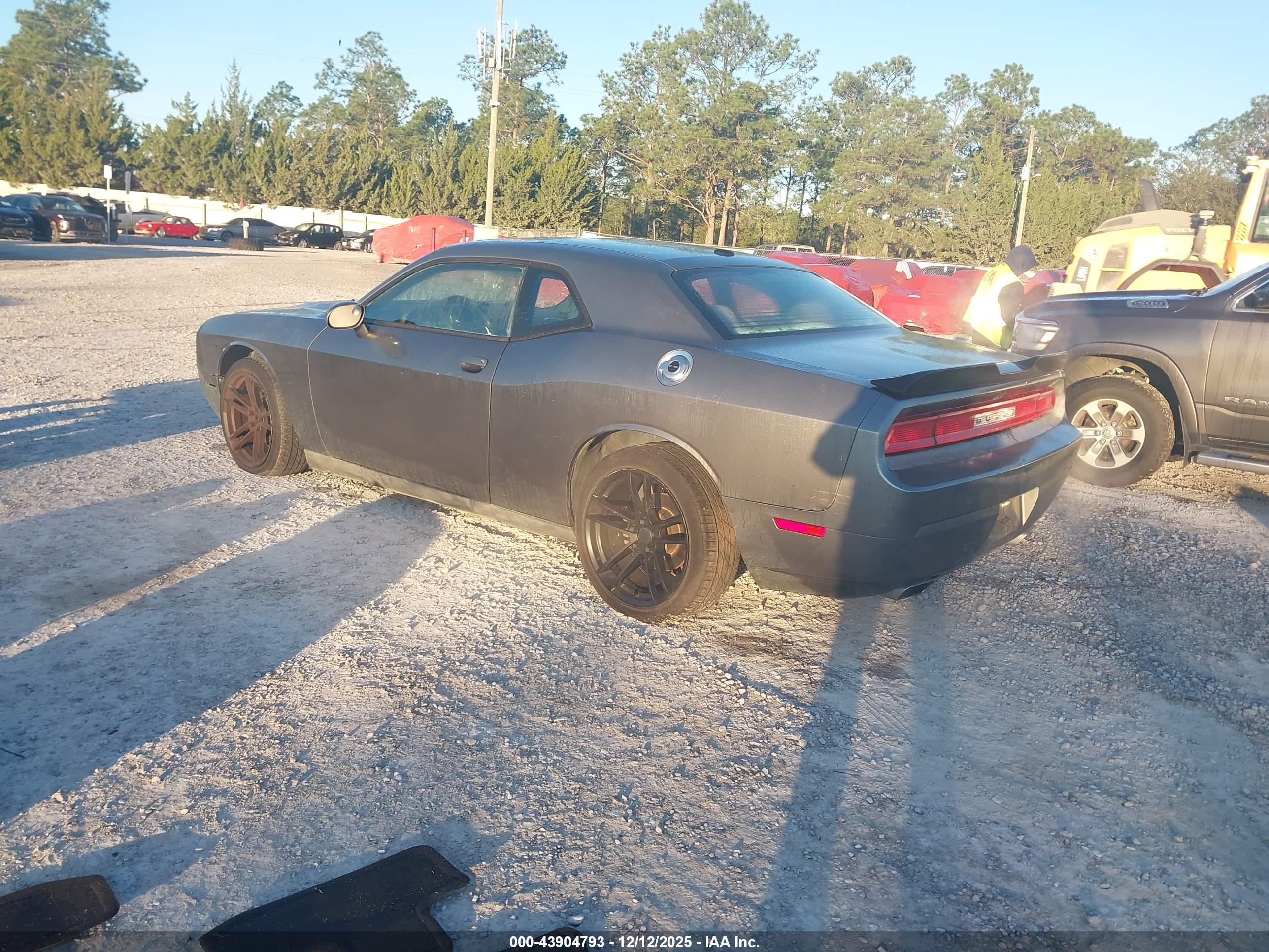 DODGE CHALLENGER image 3