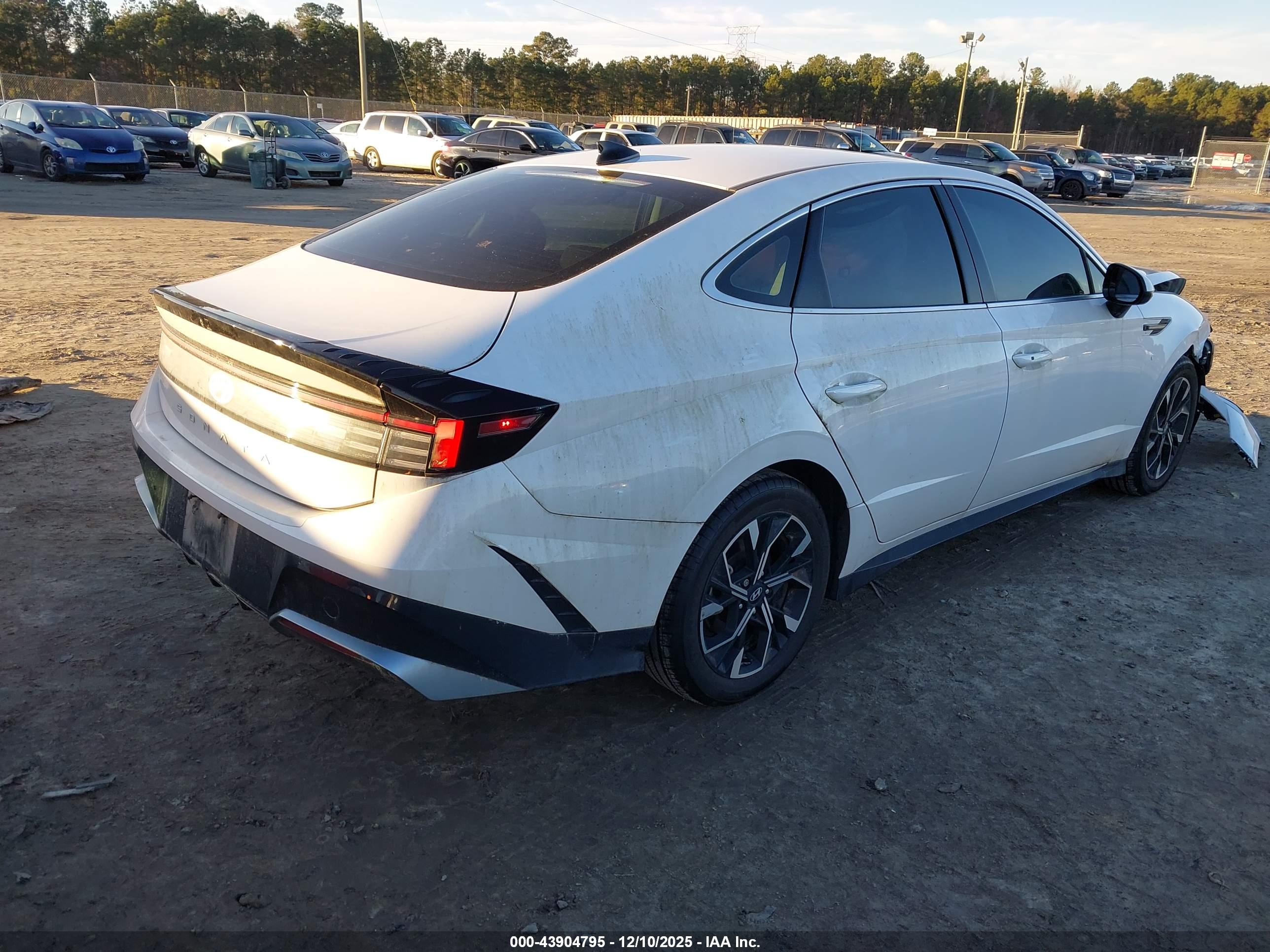HYUNDAI SONATA image 4