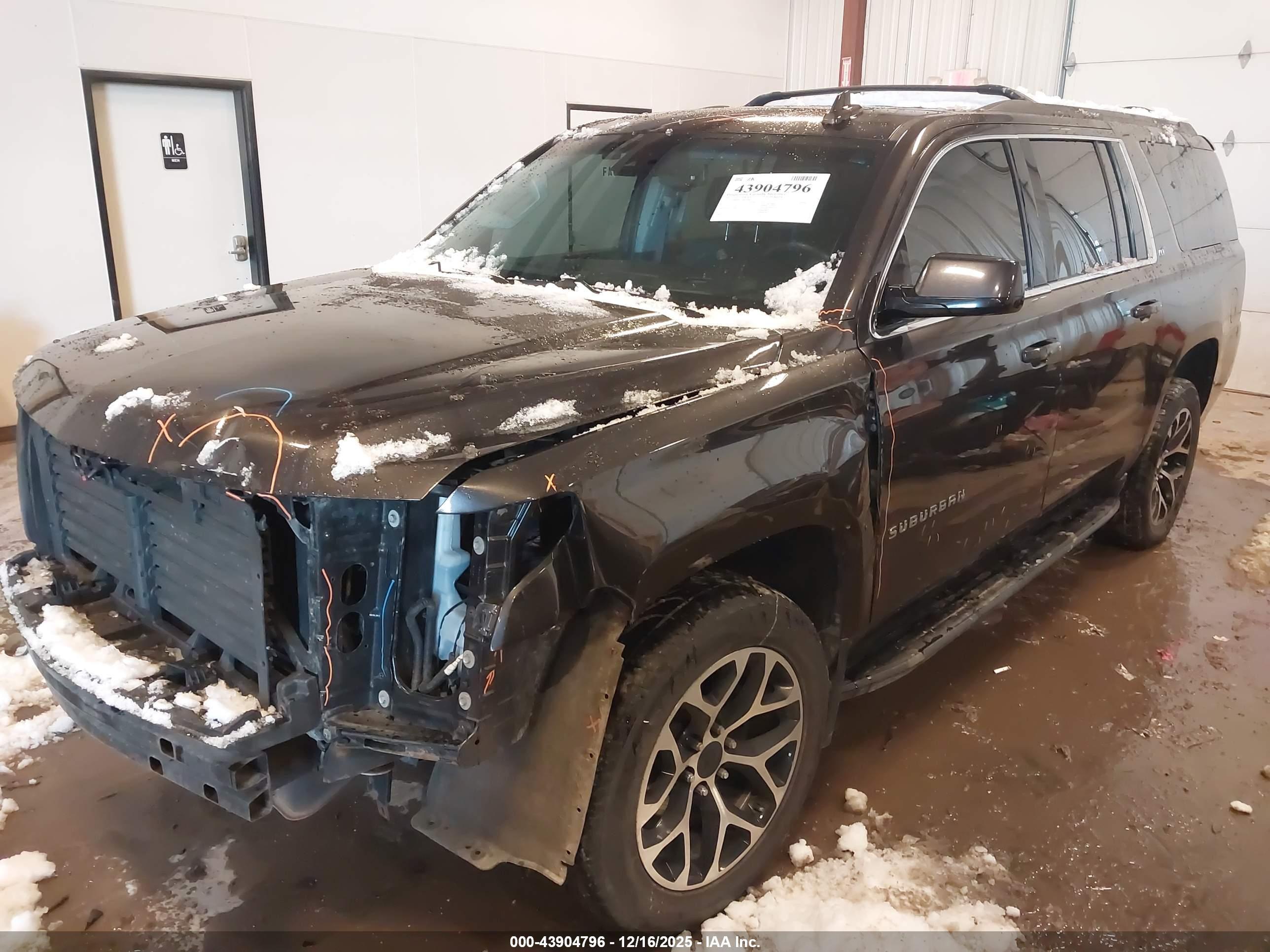 CHEVROLET SUBURBAN image 2