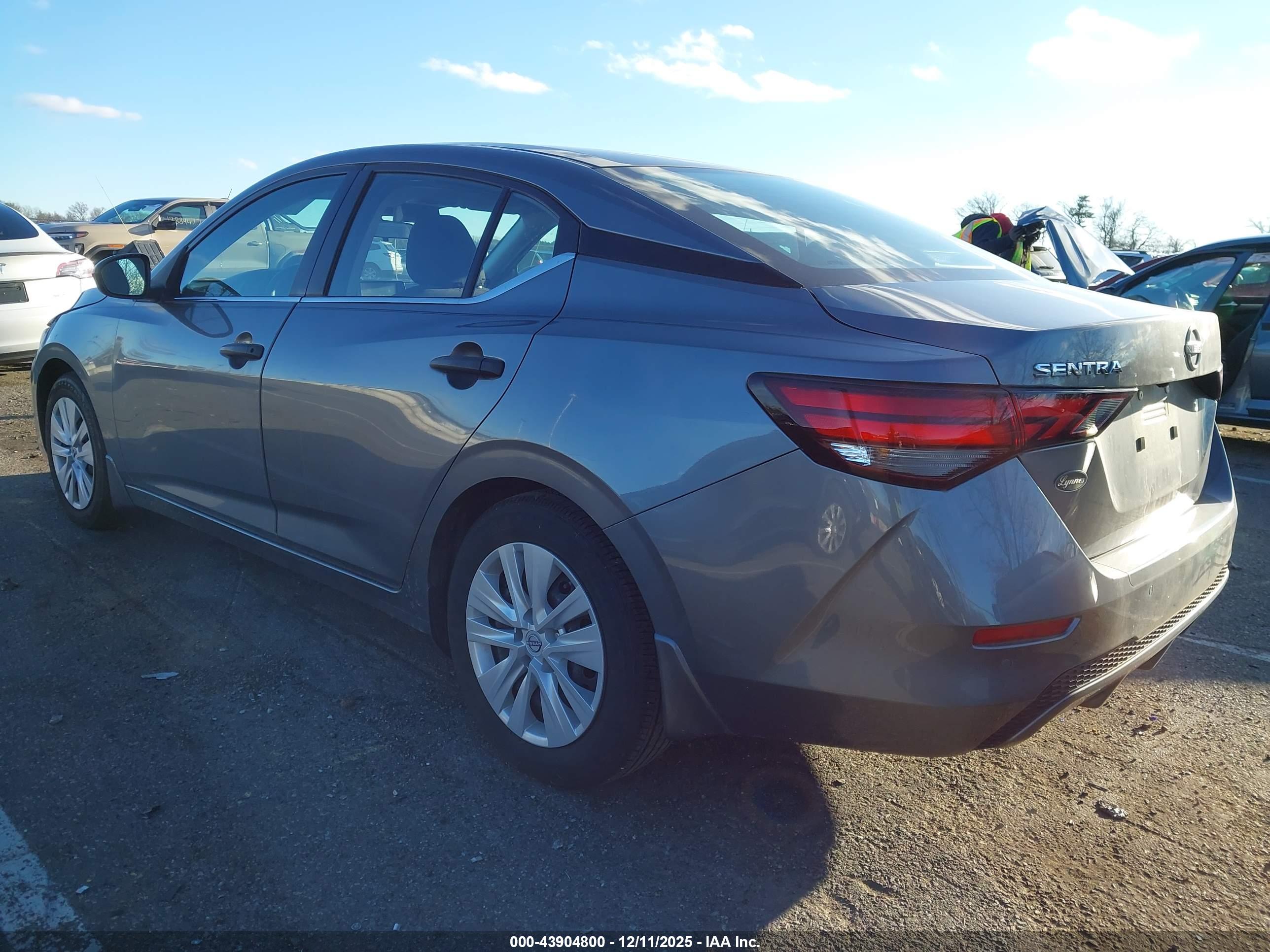 NISSAN SENTRA image 3